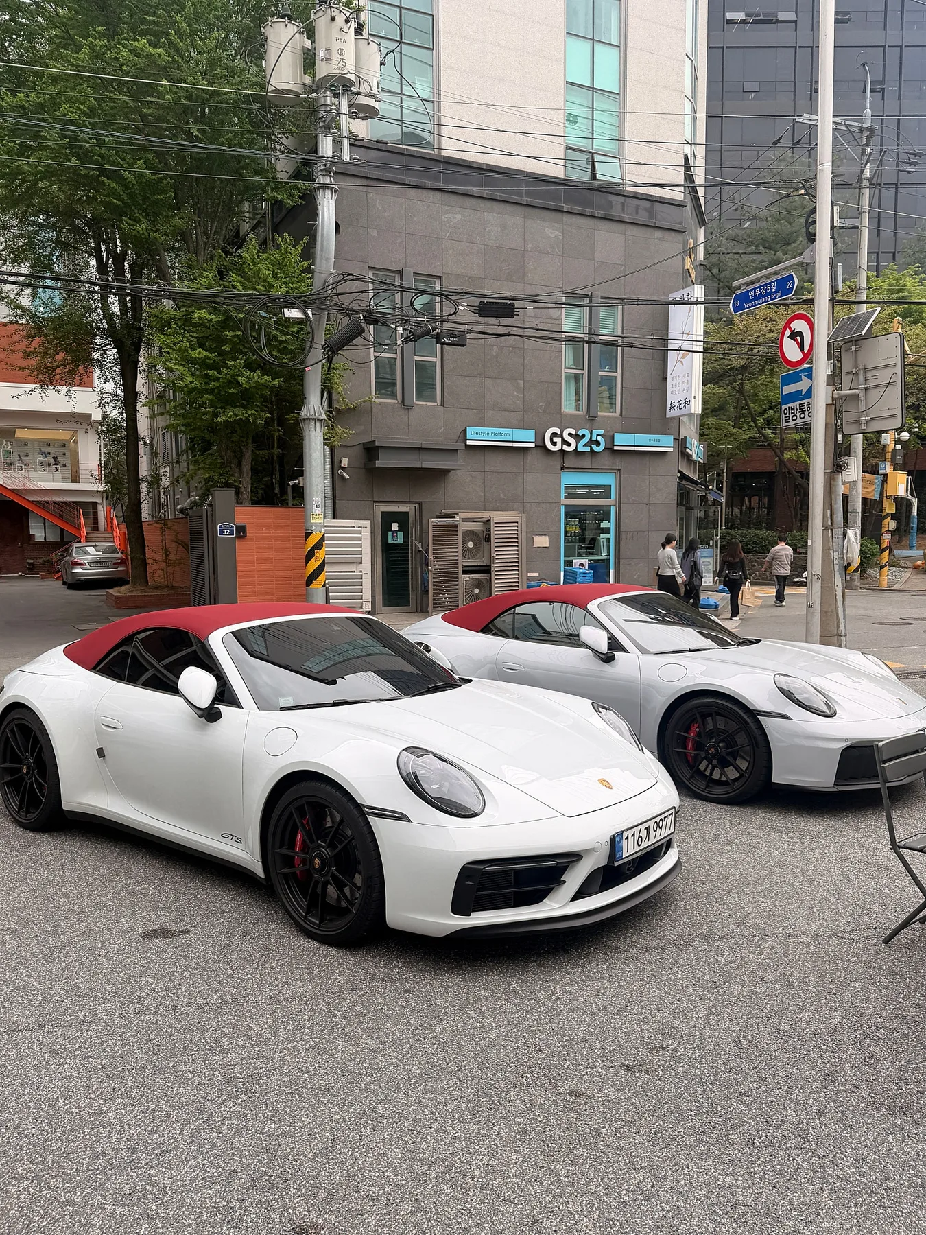 포르쉐 911 카레라4 GTS 카브리올레 2023 화이트&레드 사진 5