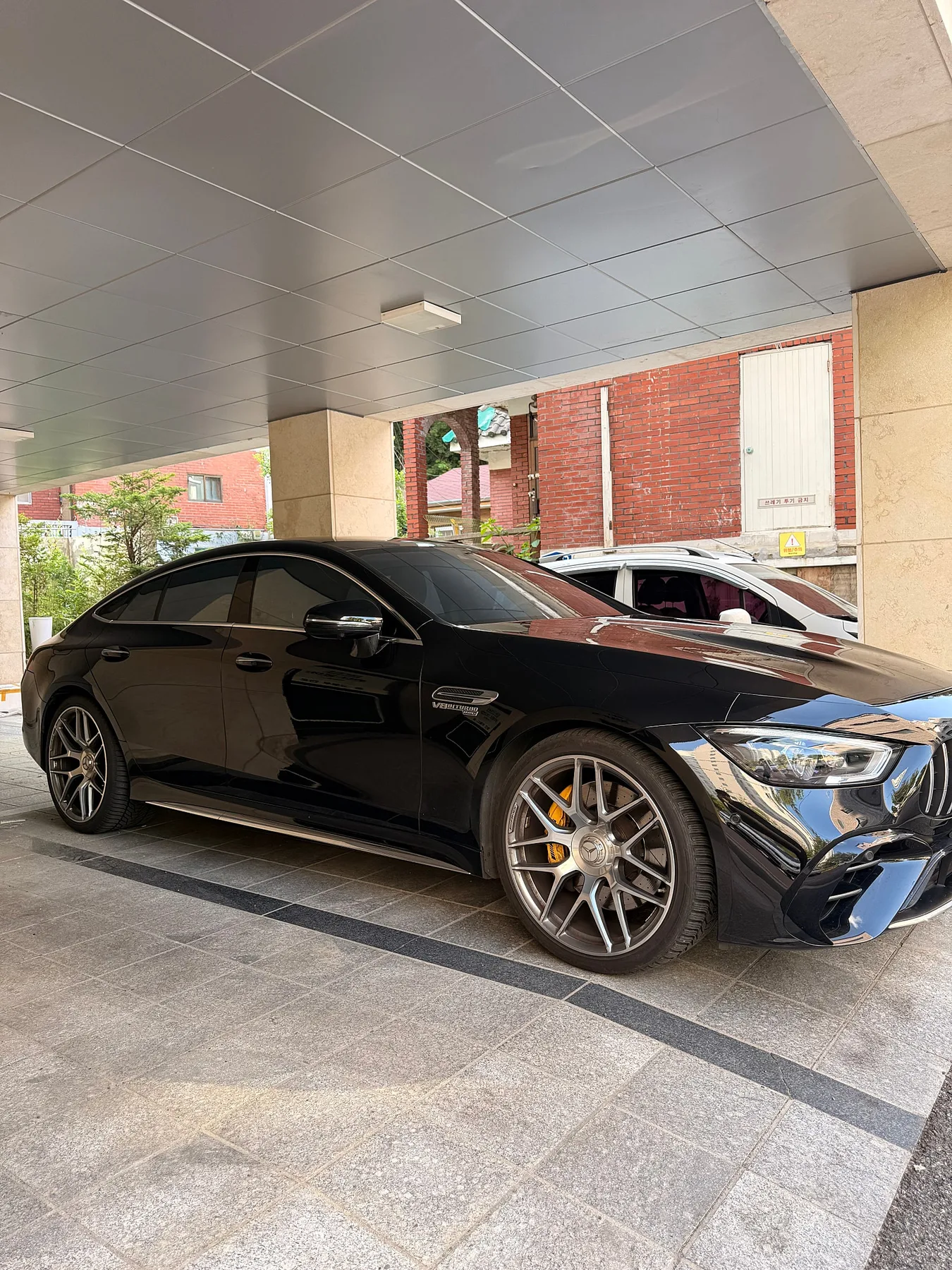 벤츠 AMG GT43 4MATIC+ 다이나믹 2023 블랙 사진 2