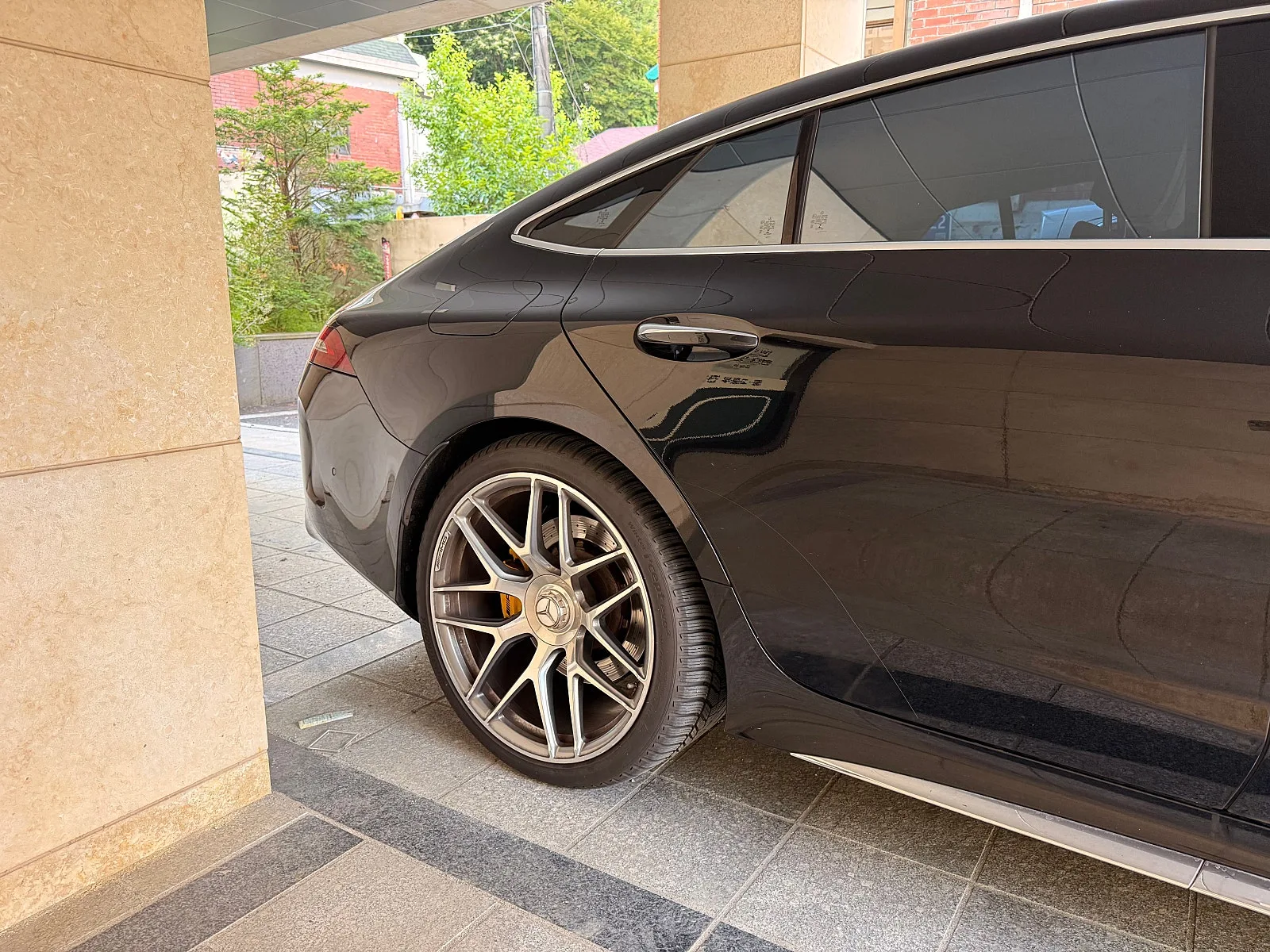 벤츠 AMG GT43 4MATIC+ 다이나믹 2023 블랙 사진 4