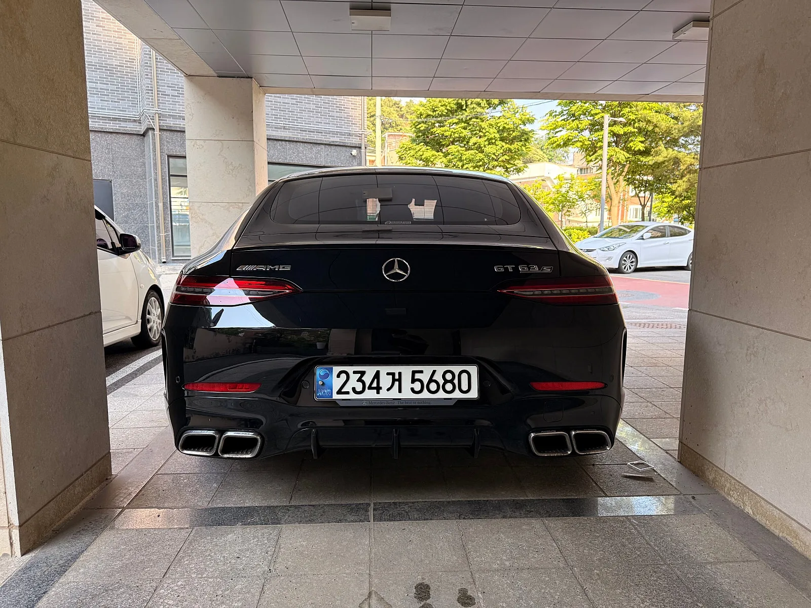 벤츠 AMG GT43 4MATIC+ 다이나믹 2023 블랙 사진 5