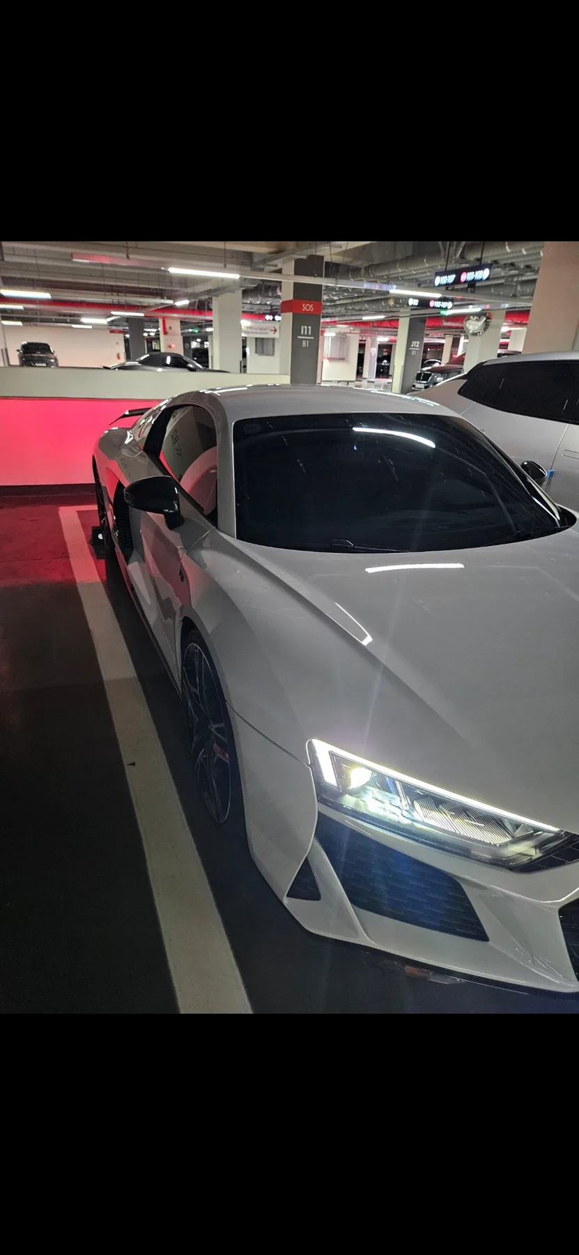 아우디 R8 V10 퍼포먼스 2021 화이트 사진 3