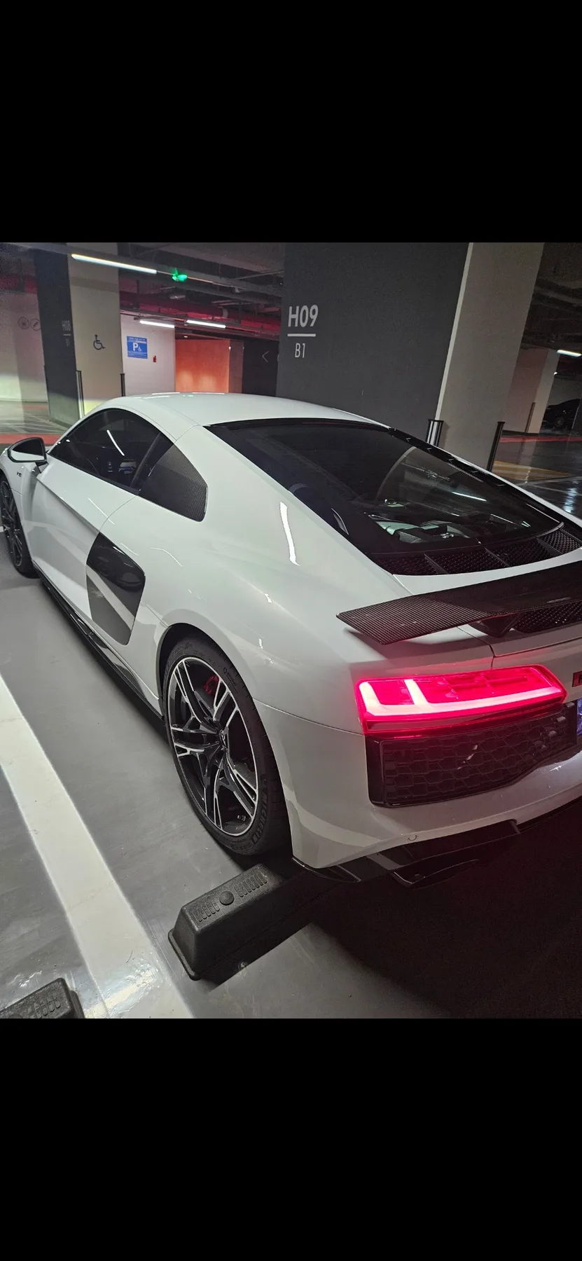 아우디 R8 V10 퍼포먼스 2021 화이트 사진 5