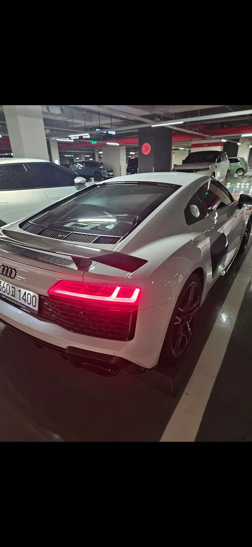 아우디 R8 V10 퍼포먼스 2021 화이트 사진 7
