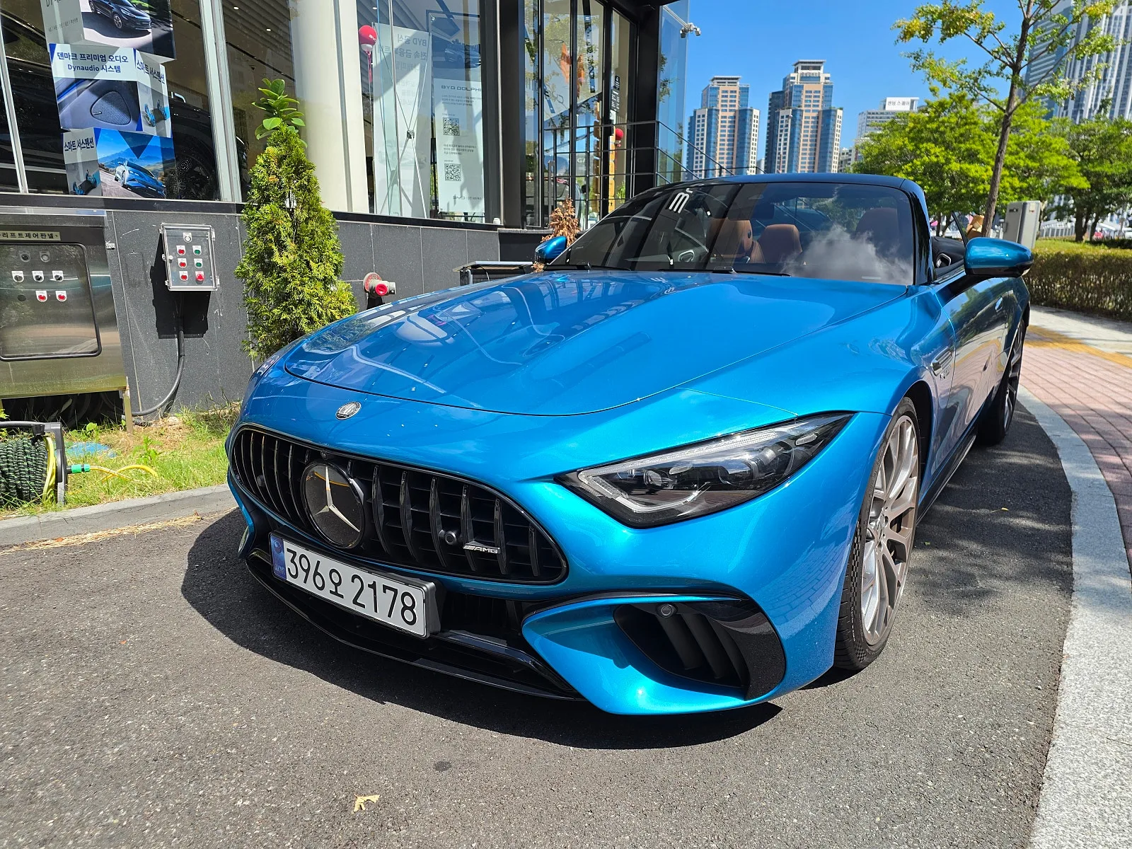 벤츠 SL 63 AMG 2023 하이퍼블루 사진 1