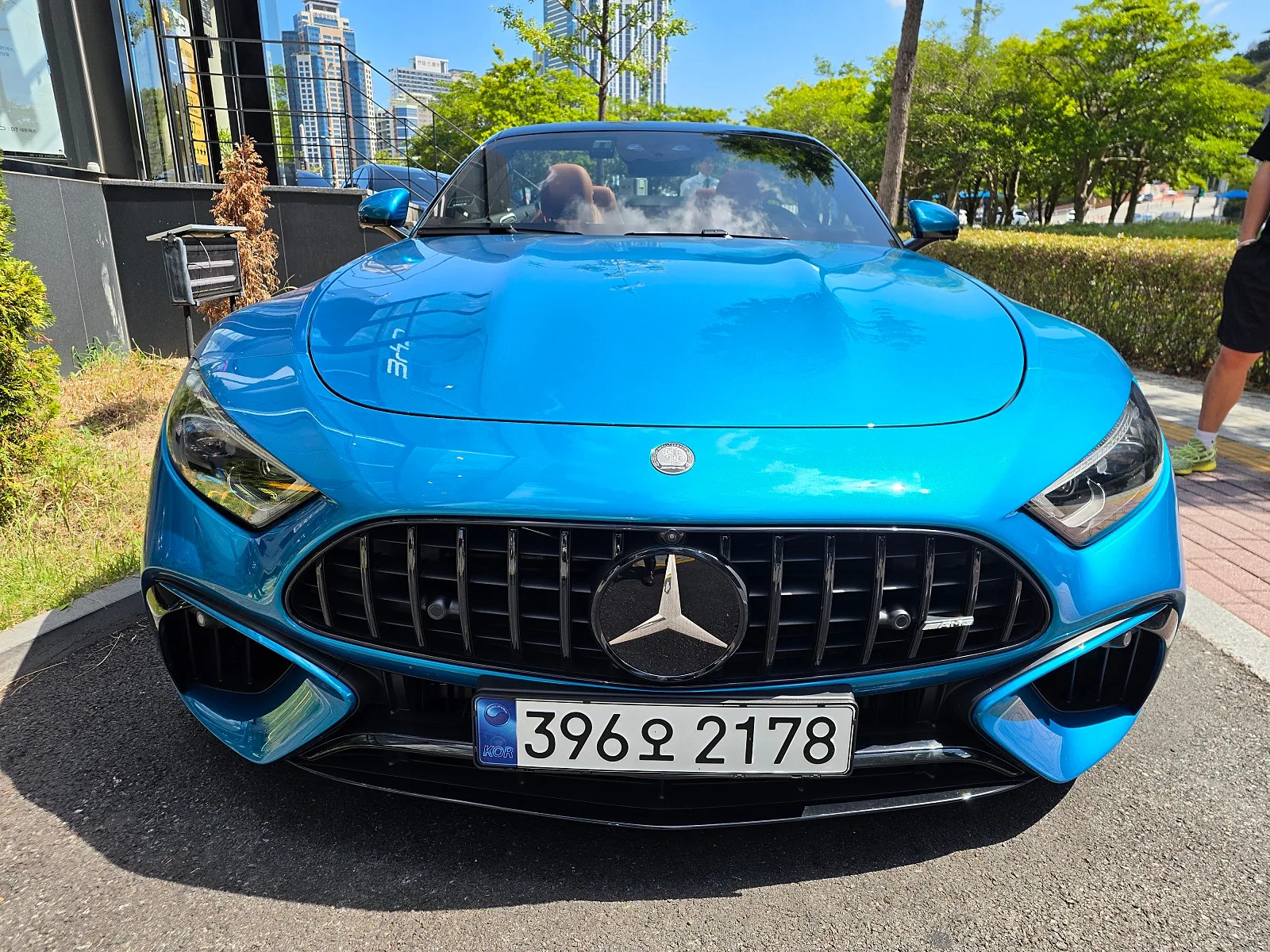 벤츠 SL 63 AMG 2023 하이퍼블루 사진 2