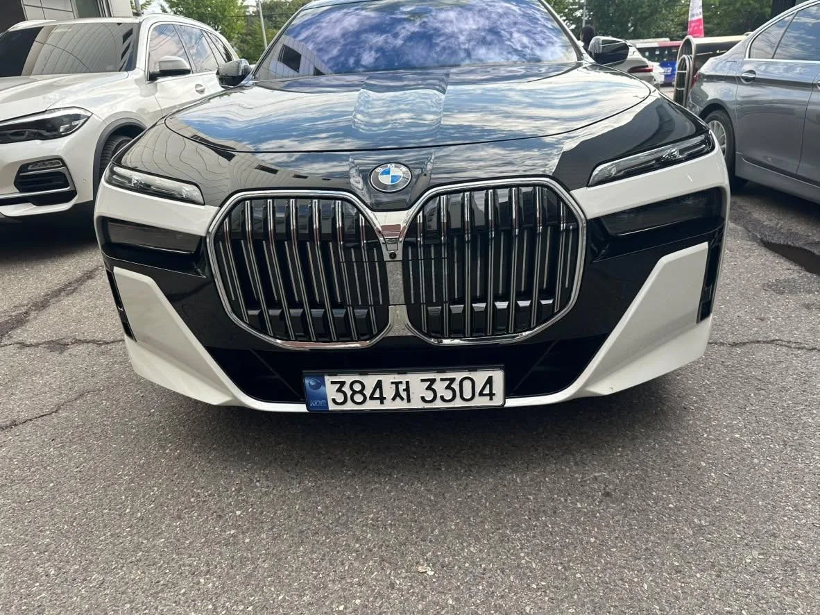 BMW 740d M스포츠 2026 블랙 사진 1