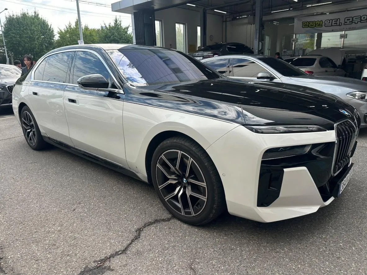 BMW 740d M스포츠 2026 블랙 사진 2