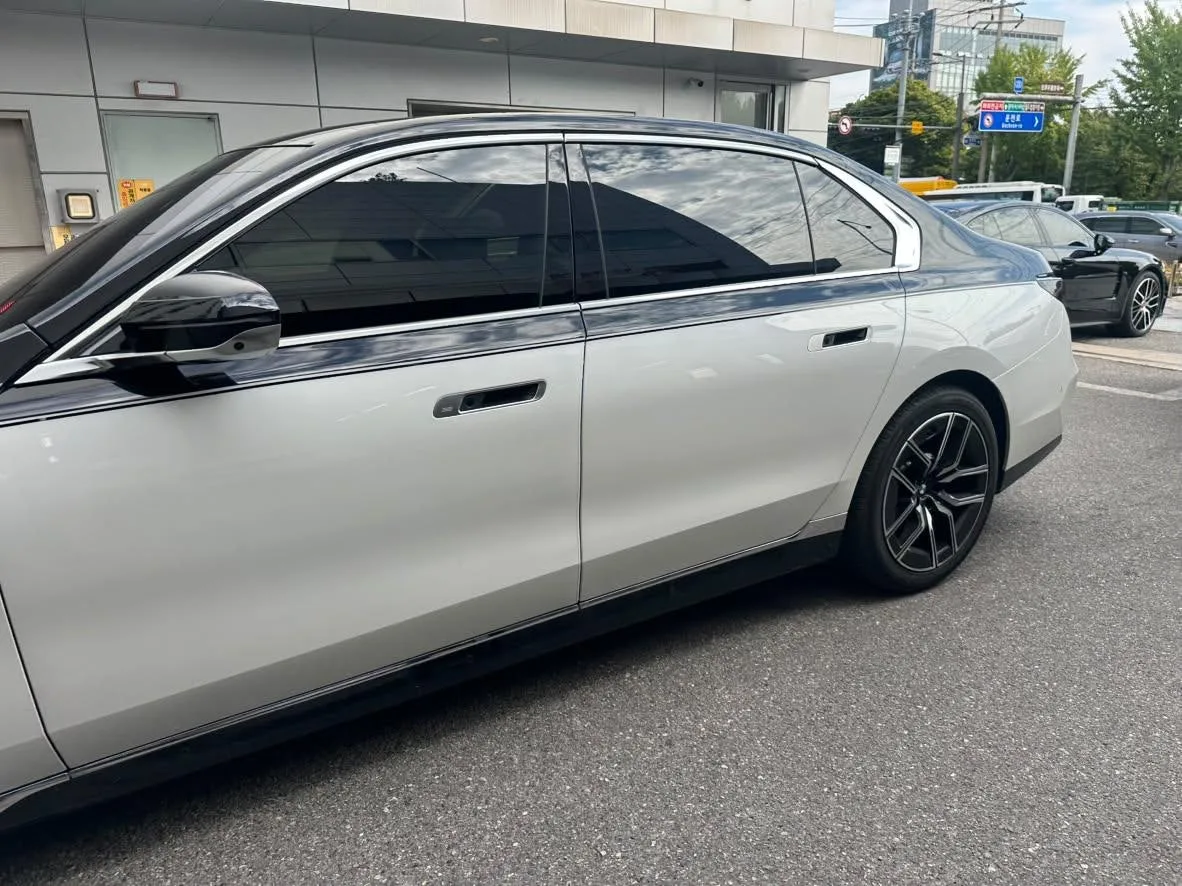 BMW 740d M스포츠 2026 블랙 사진 4