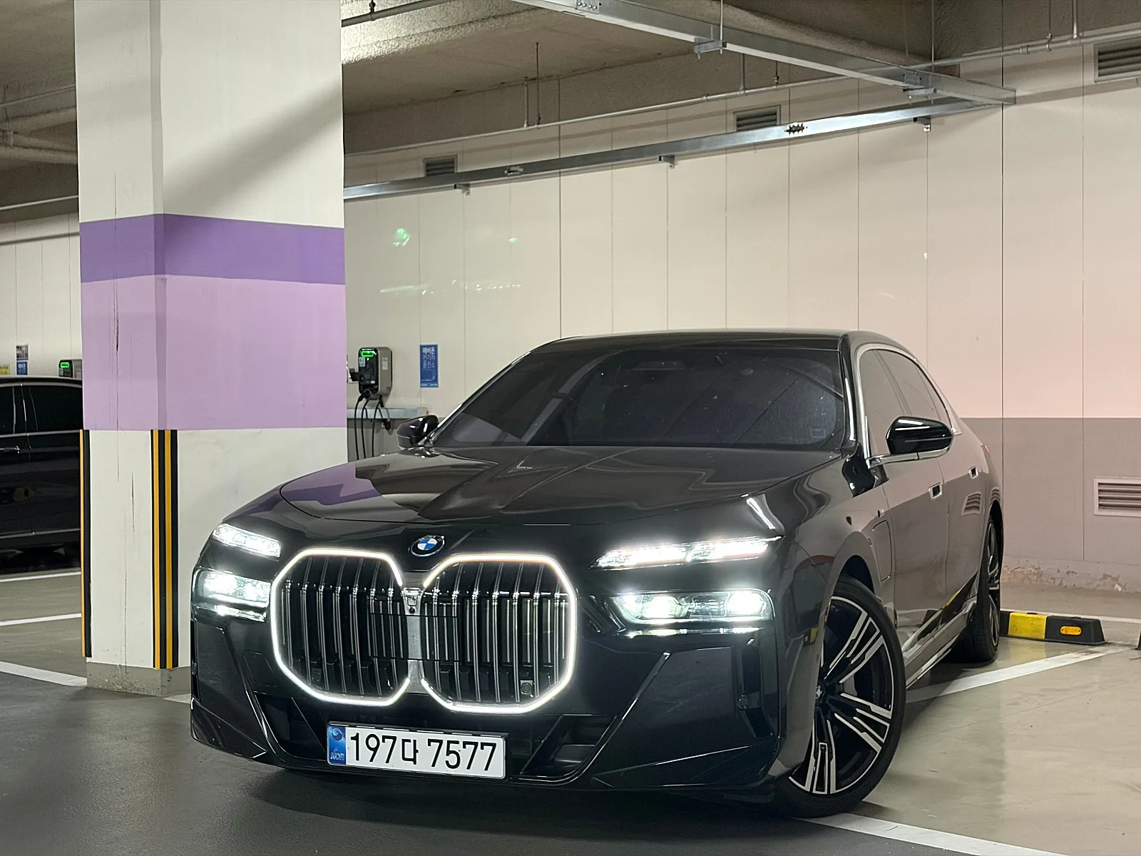 BMW 750e xDrive M스포츠 2025 검정 사진 1