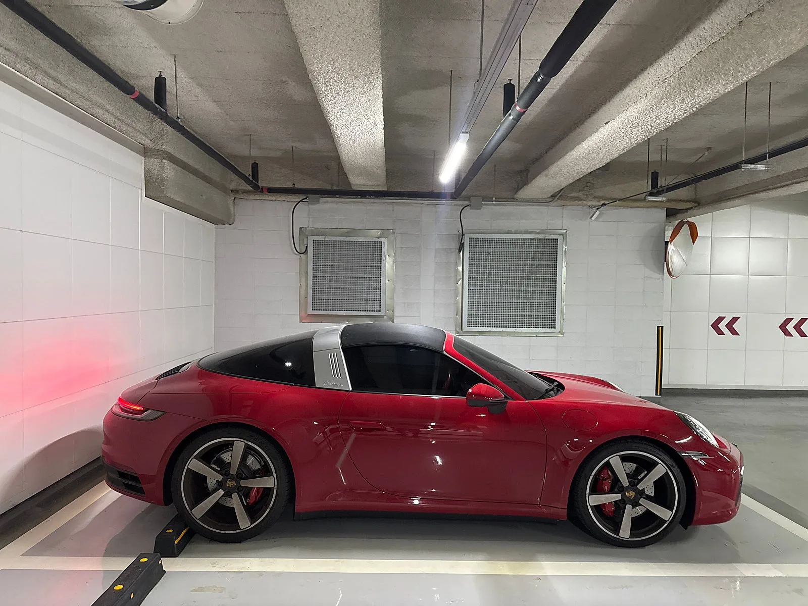 포르쉐 911 Targa 4S 2024 버건디 사진 2