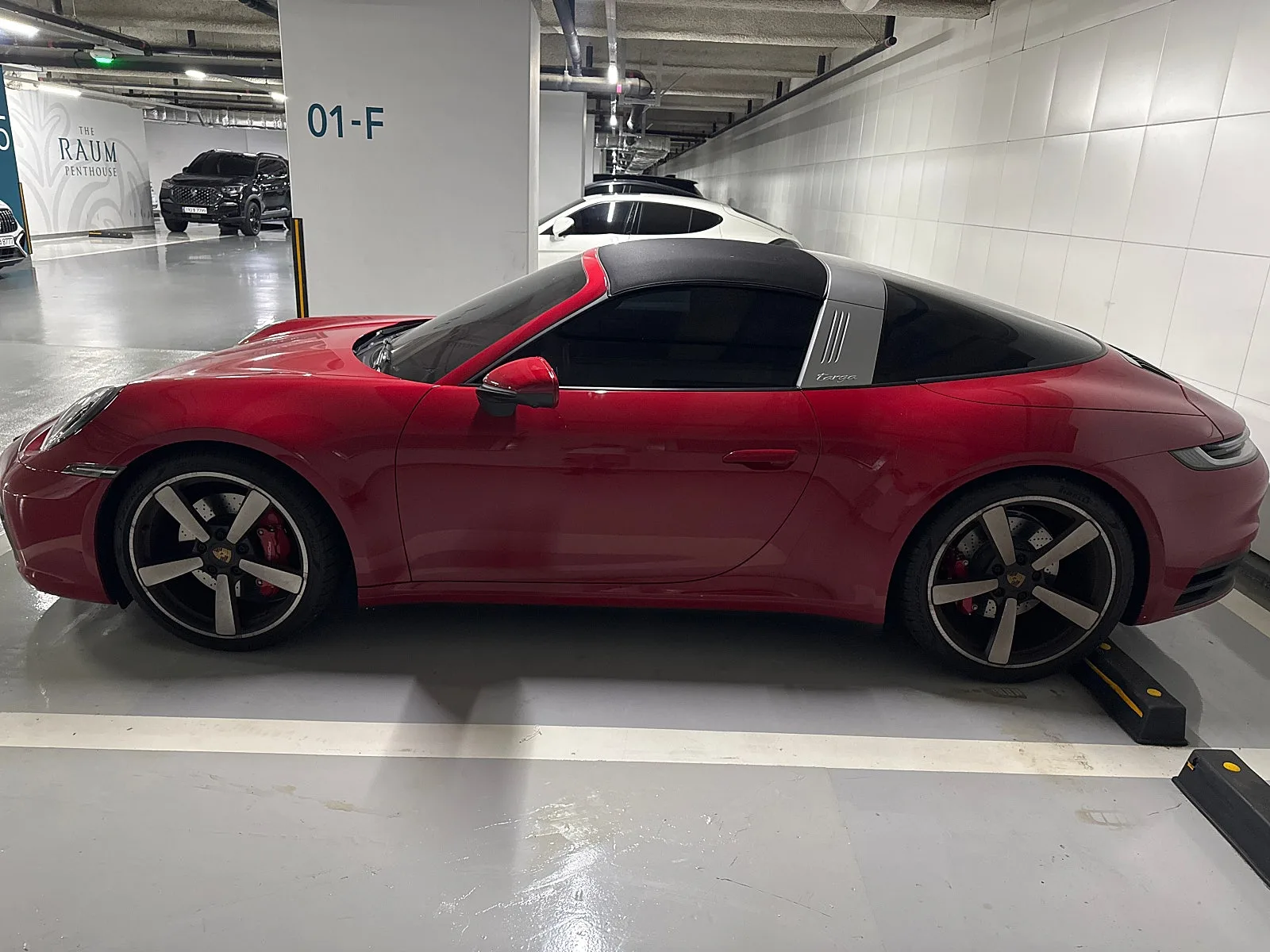 포르쉐 911 Targa 4S 2024 버건디 사진 3