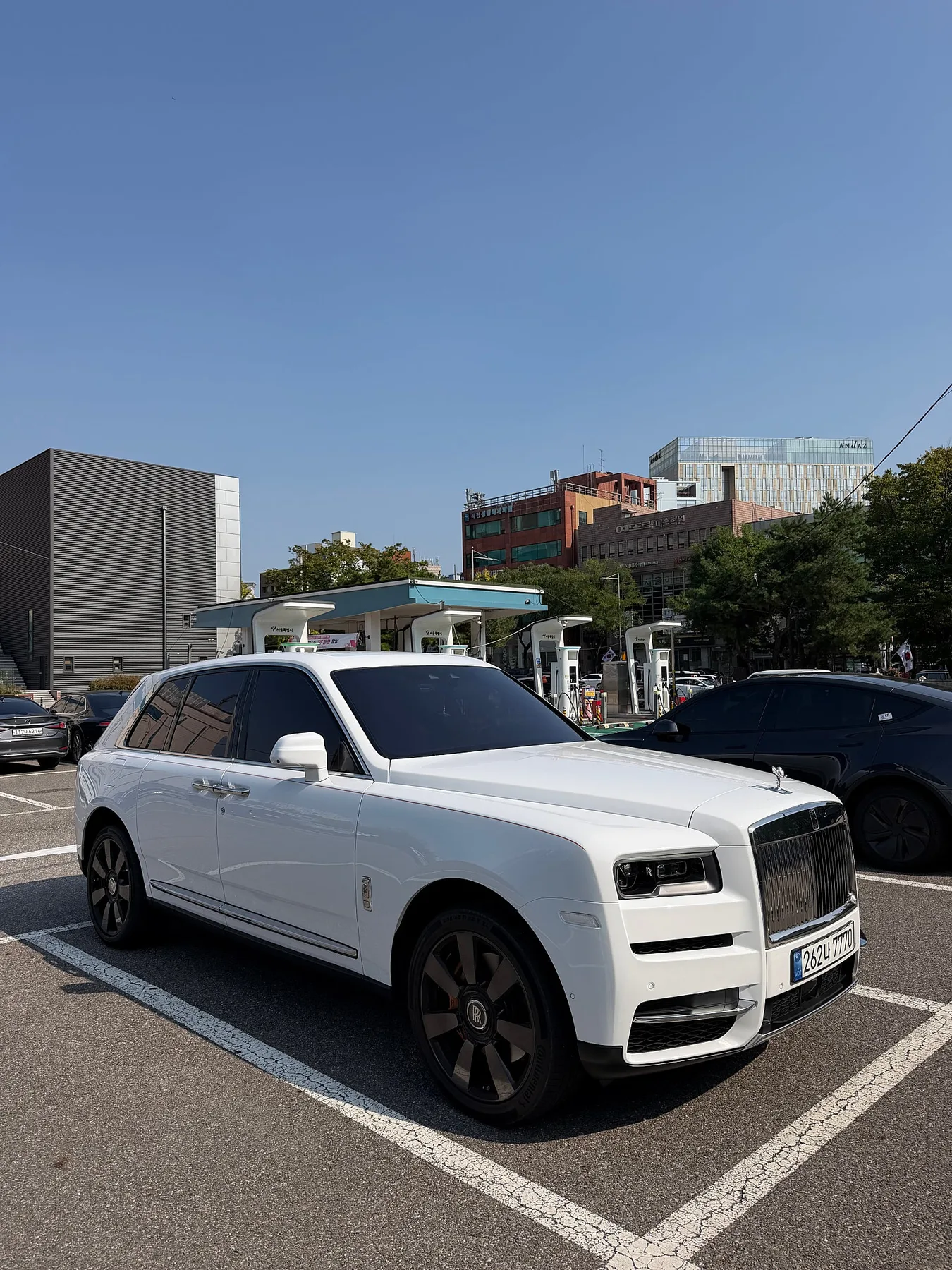 롤스로이스 컬리넌 2024 화이트 사진 1