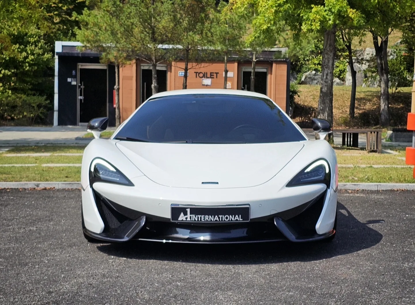 맥라렌 570S 스파이더 2019 화이트 사진 1