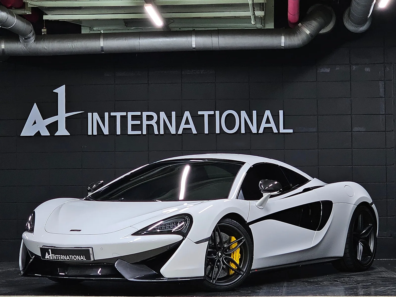 맥라렌 570S 스파이더 2019 화이트 사진 6
