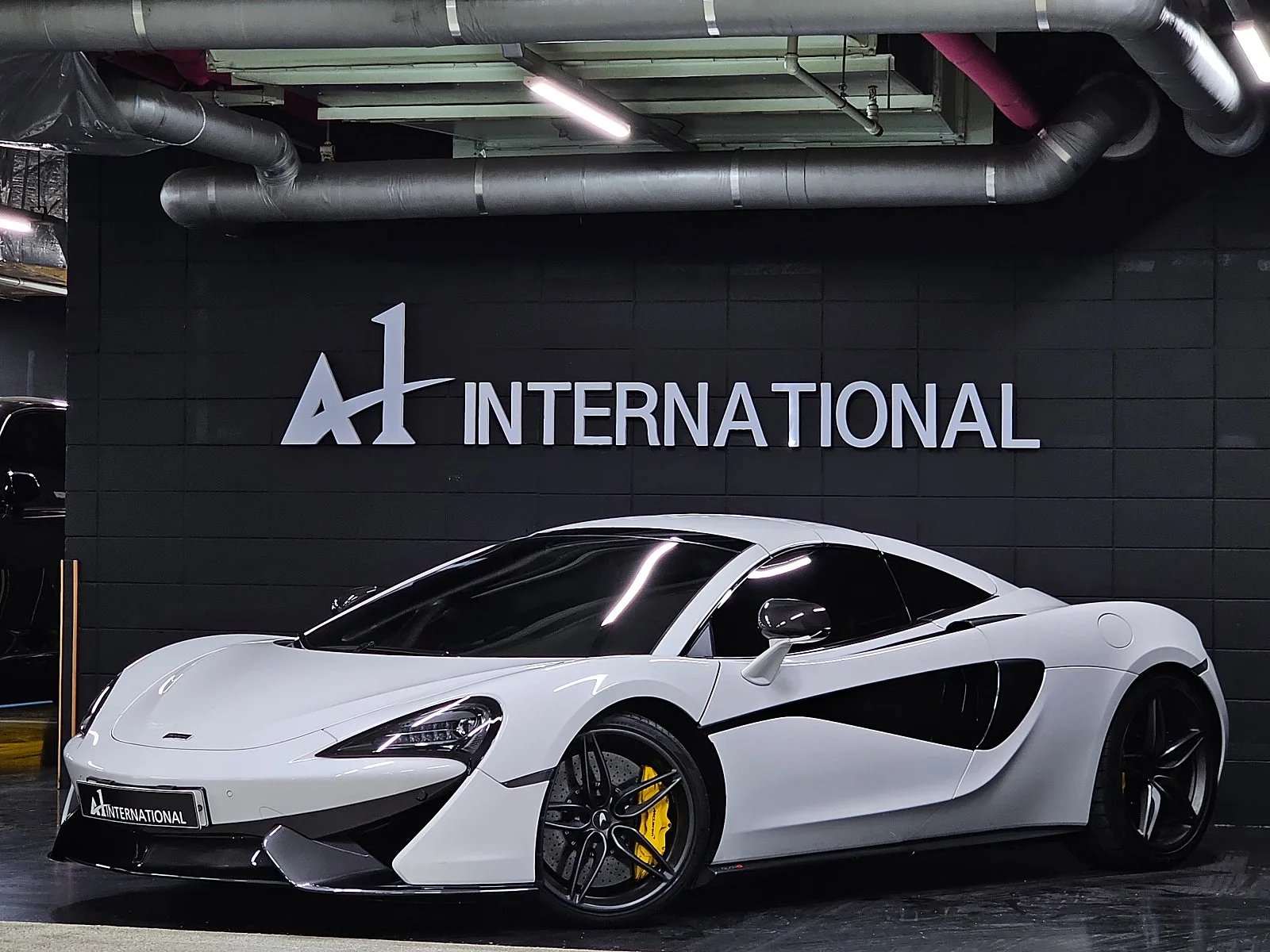 맥라렌 570S 스파이더 2019 화이트 사진 7