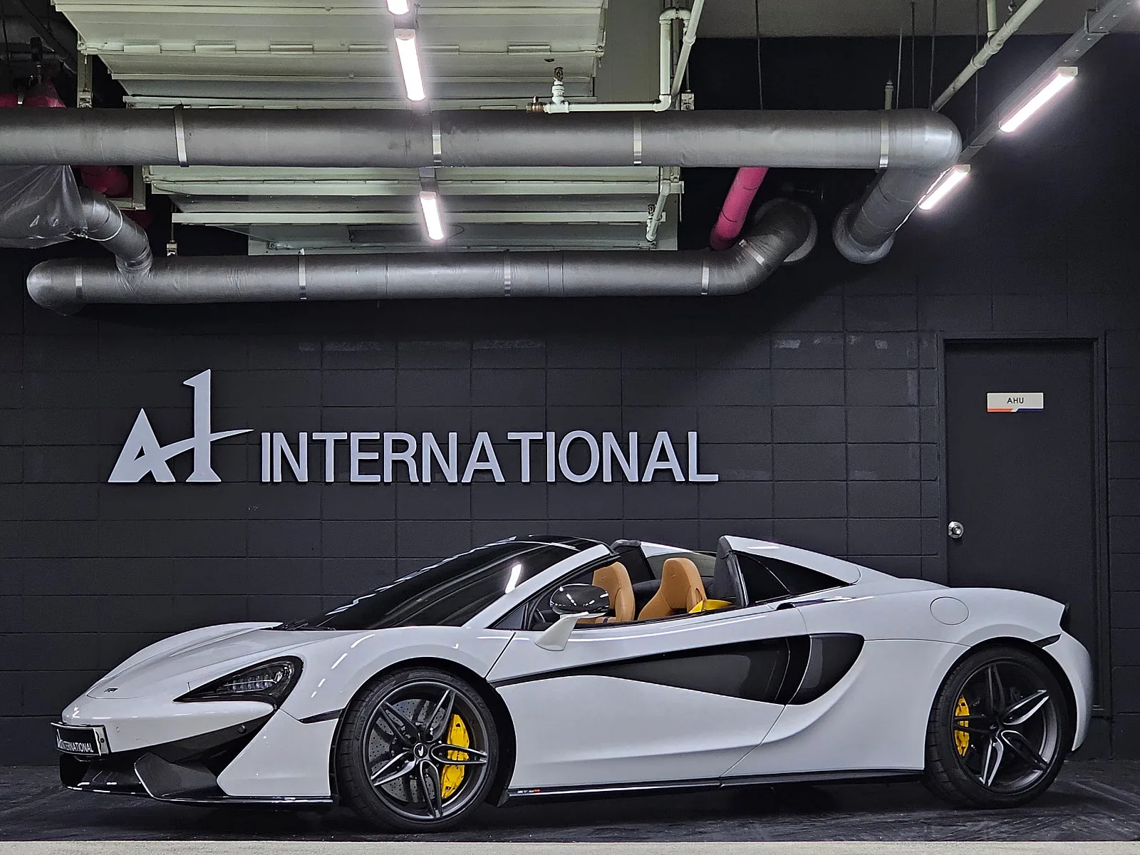 맥라렌 570S 스파이더 2019 화이트 사진 8