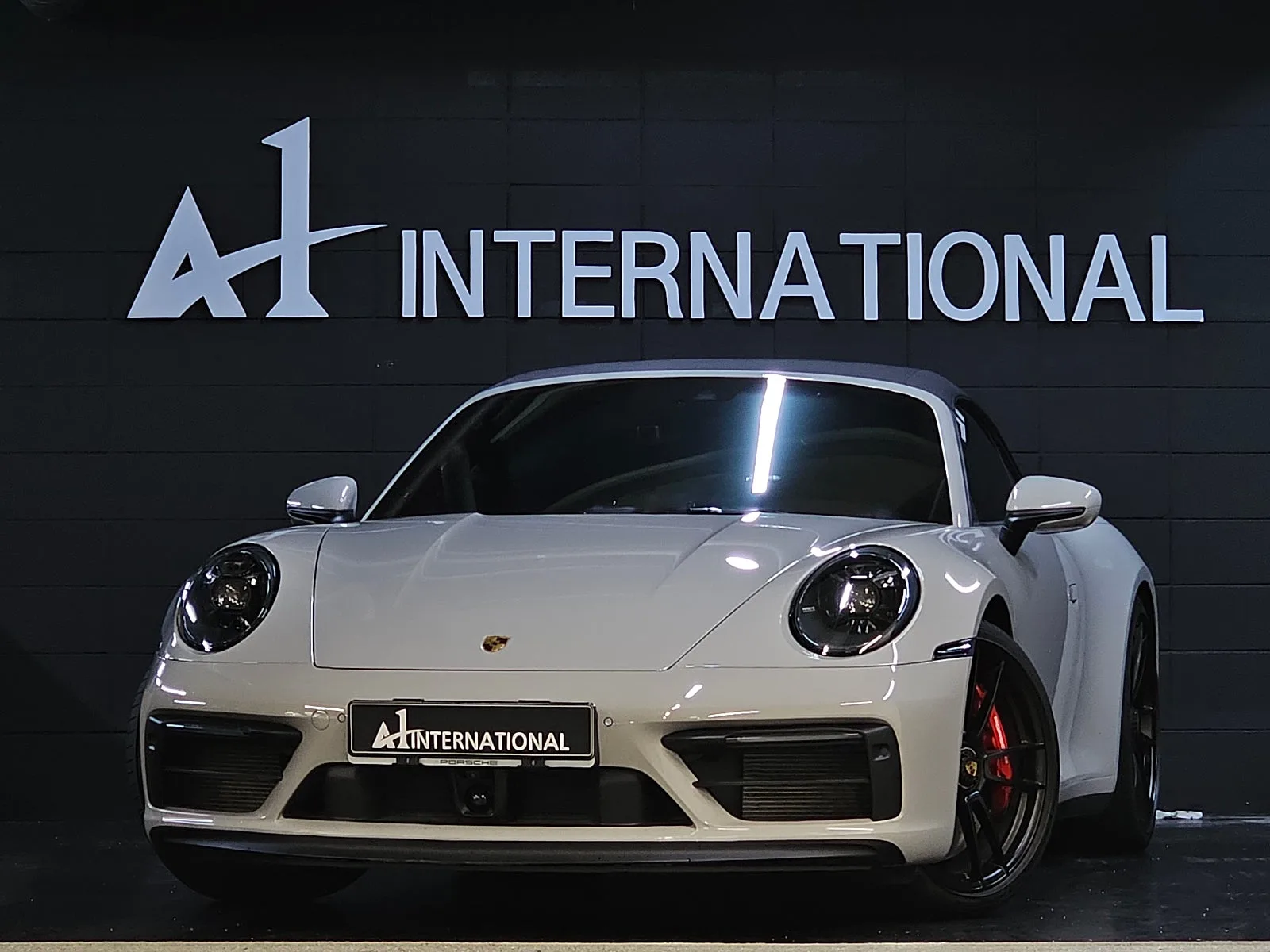 포르쉐 911 카레라 4 GTS 카브리올레 2024 크레용 사진 1