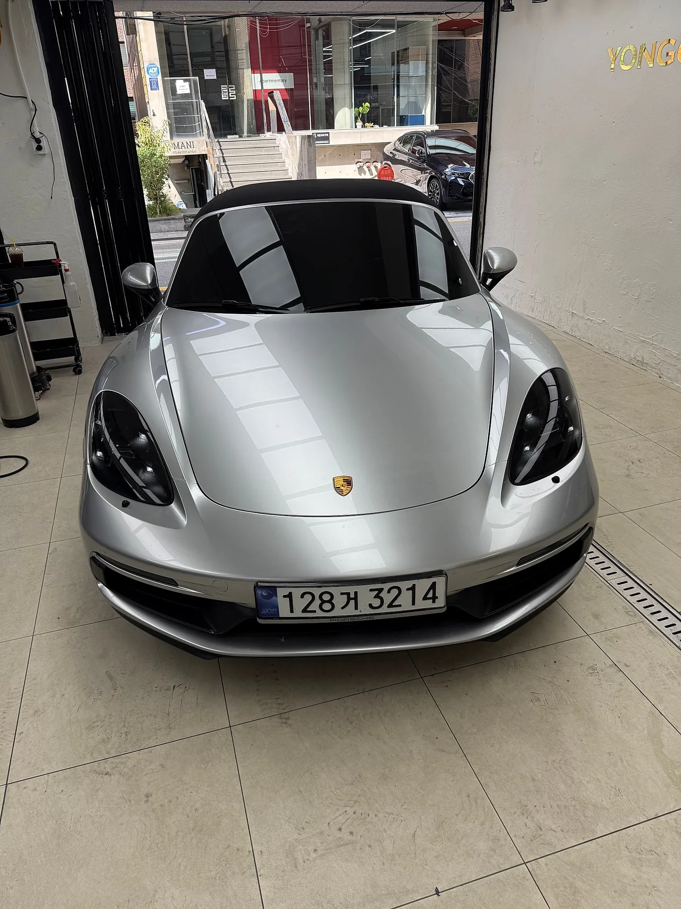 포르쉐 718 박스터 4.0 GT 2023 크래용 실버 사진 2