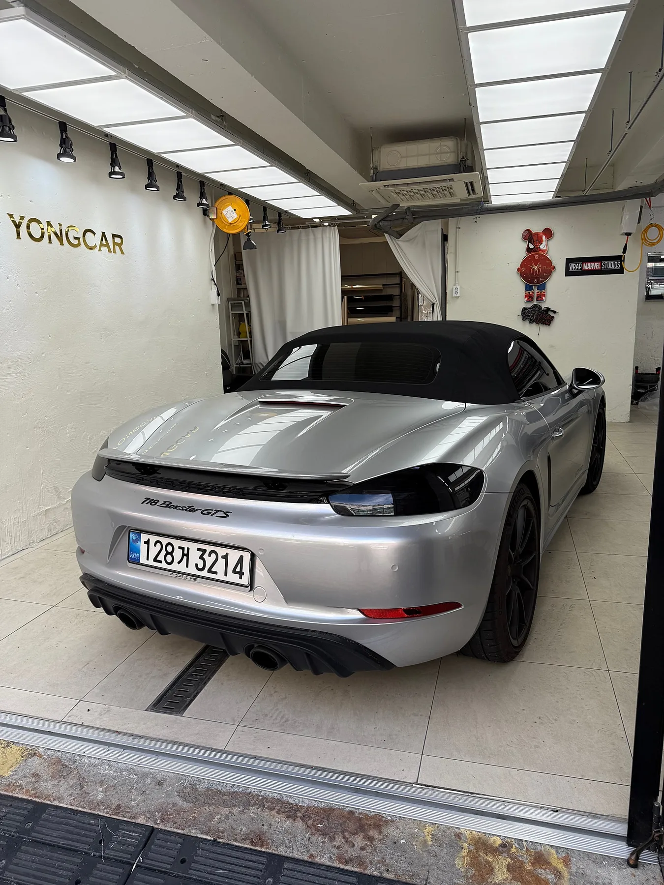 포르쉐 718 박스터 4.0 GT 2023 크래용 실버 사진 5