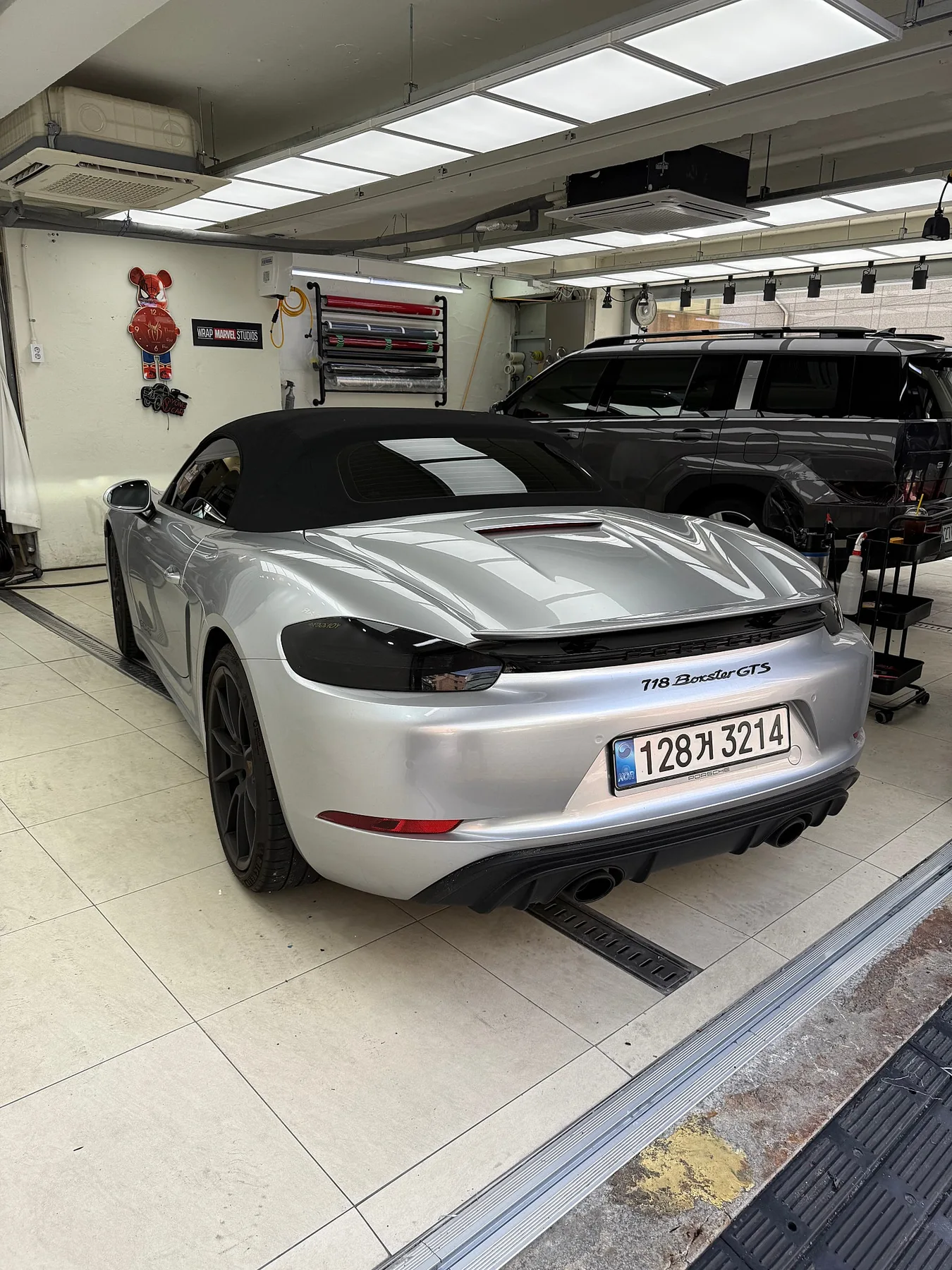 포르쉐 718 박스터 4.0 GT 2023 크래용 실버 사진 6