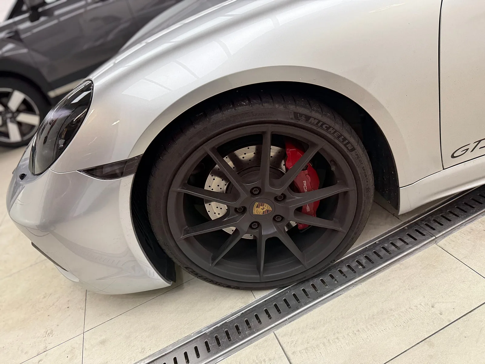 포르쉐 718 박스터 4.0 GT 2023 크래용 실버 사진 8