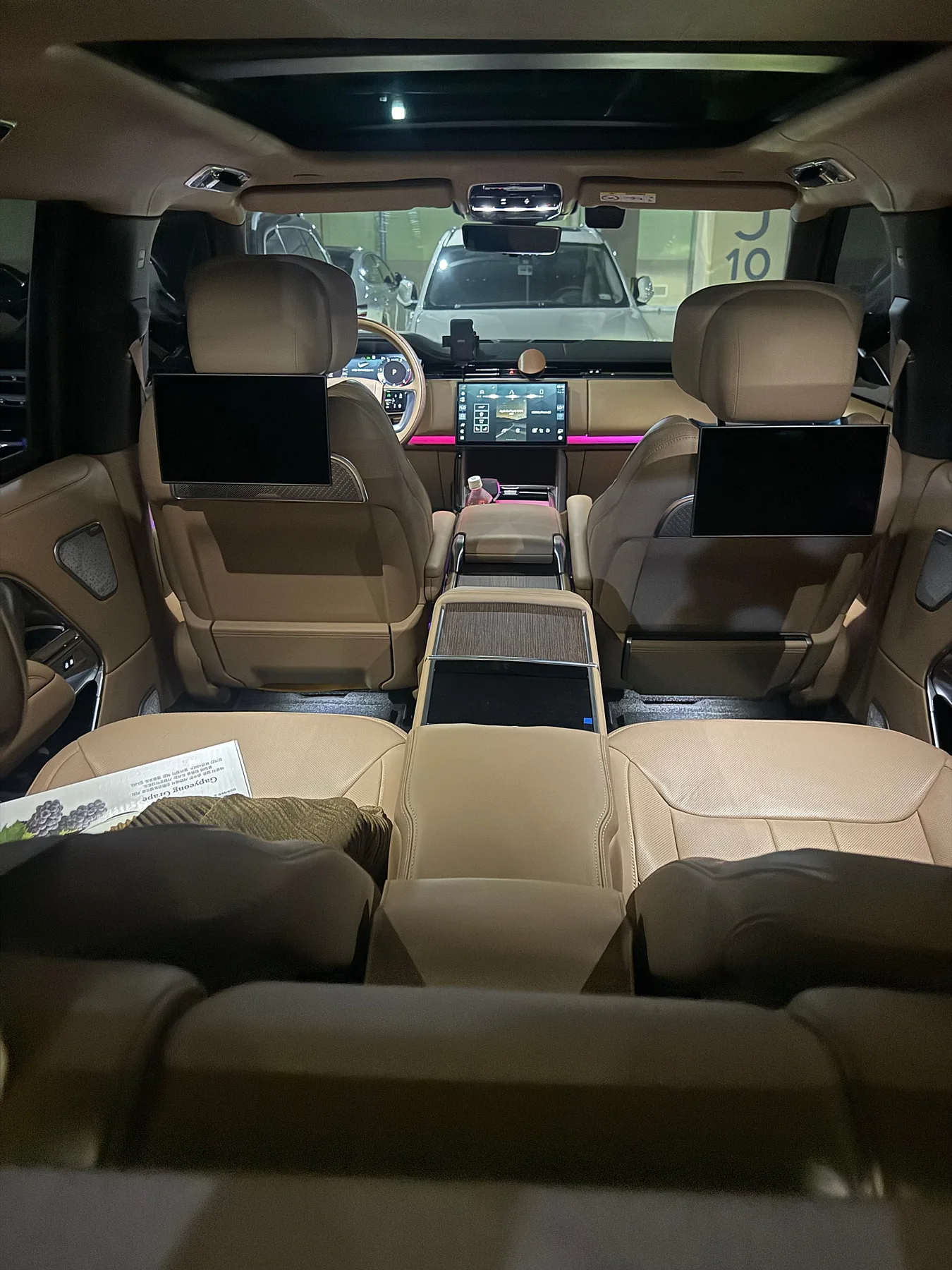 랜드로버 레인지로버 350D LWB 2025 블랙 사진 8
