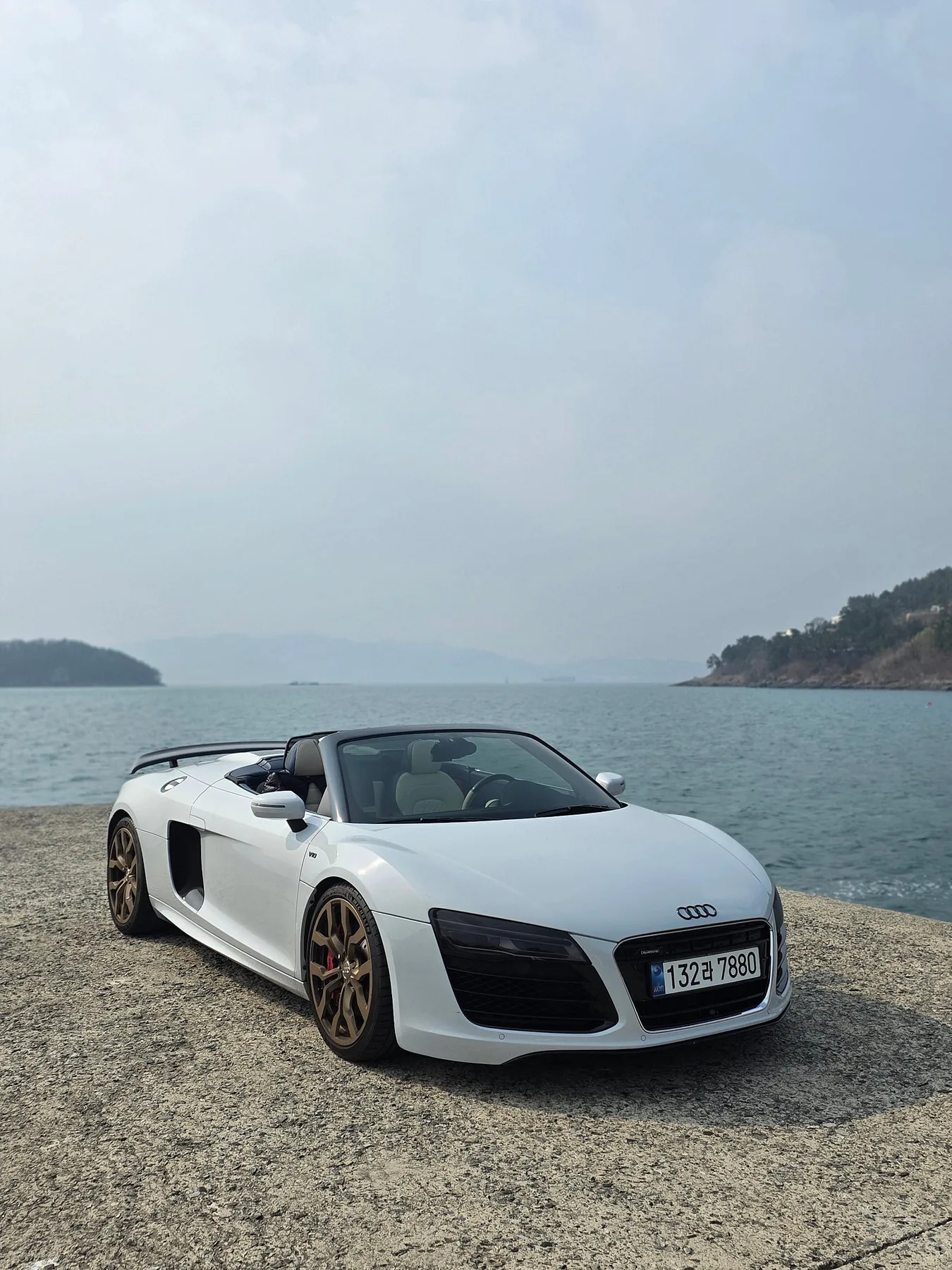 아우디 R8 스파이더 2013 화이트 사진 1