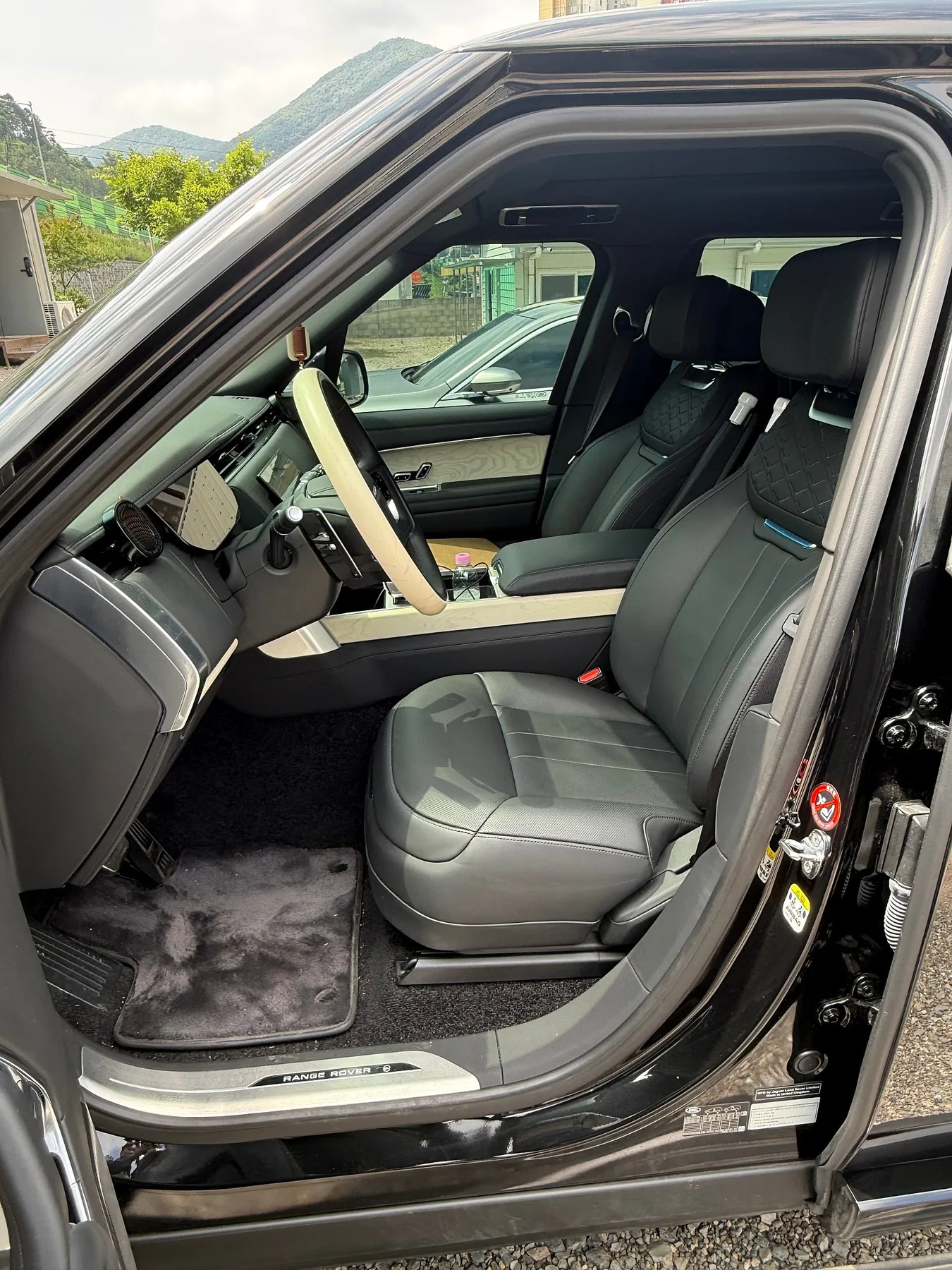 랜드로버 더 뉴 레인지로버 P615 SV LWB 2024 블랙 사진 7