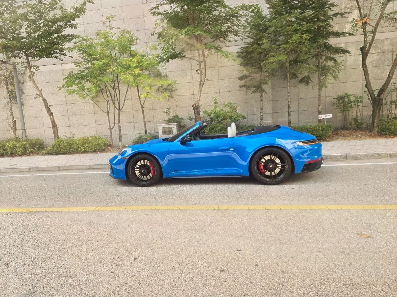 포르쉐 992.1 GTS 카브리올레 2022 블루 사진 2
