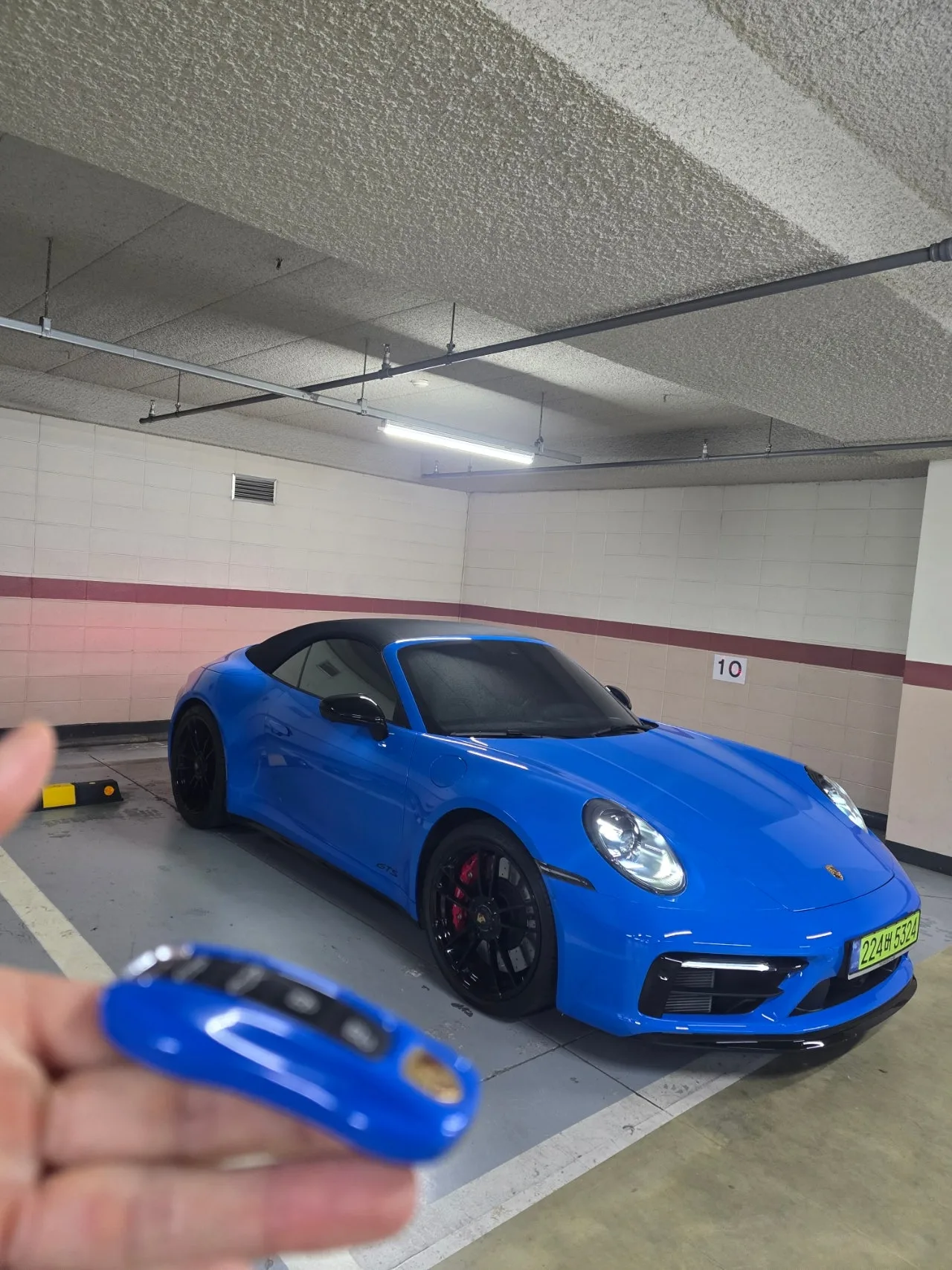 포르쉐 992.1 GTS 카브리올레 2022 블루 사진 6