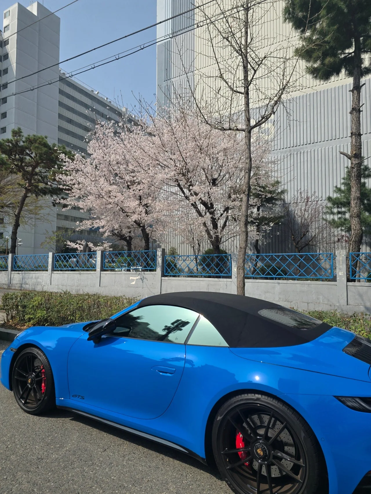포르쉐 992.1 GTS 카브리올레 2022 블루 사진 8