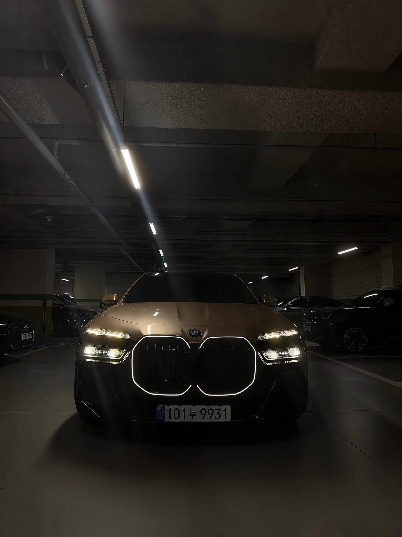 BMW 740i sDrive M Sport 2023 블랙 사진 2