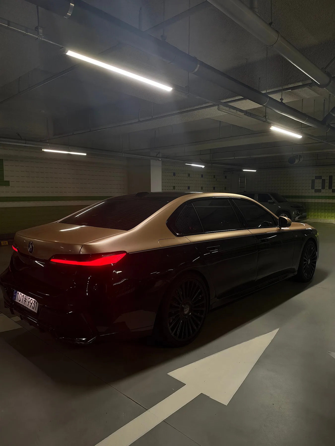 BMW 740i sDrive M Sport 2023 블랙 사진 3