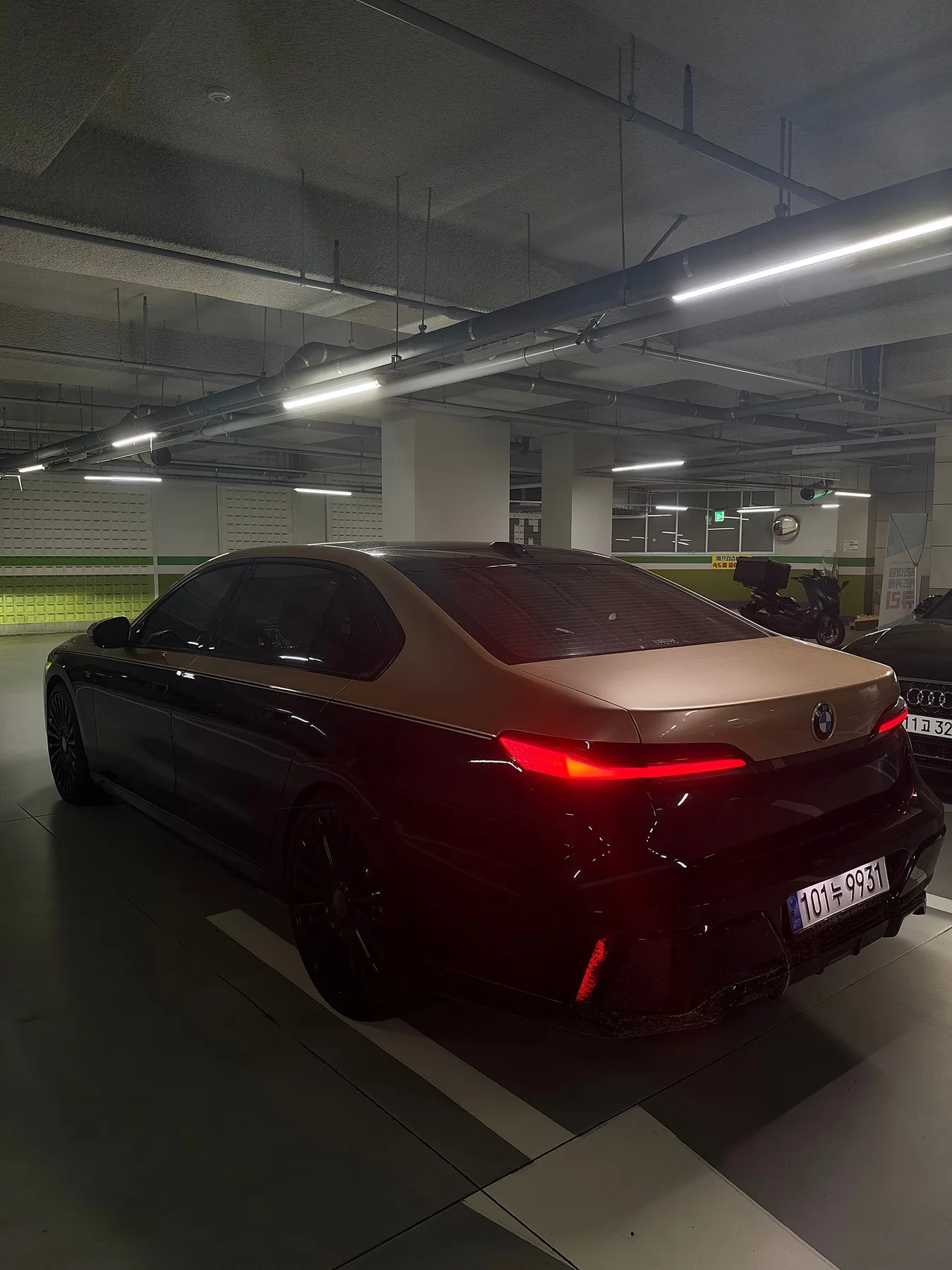 BMW 740i sDrive M Sport 2023 블랙 사진 4