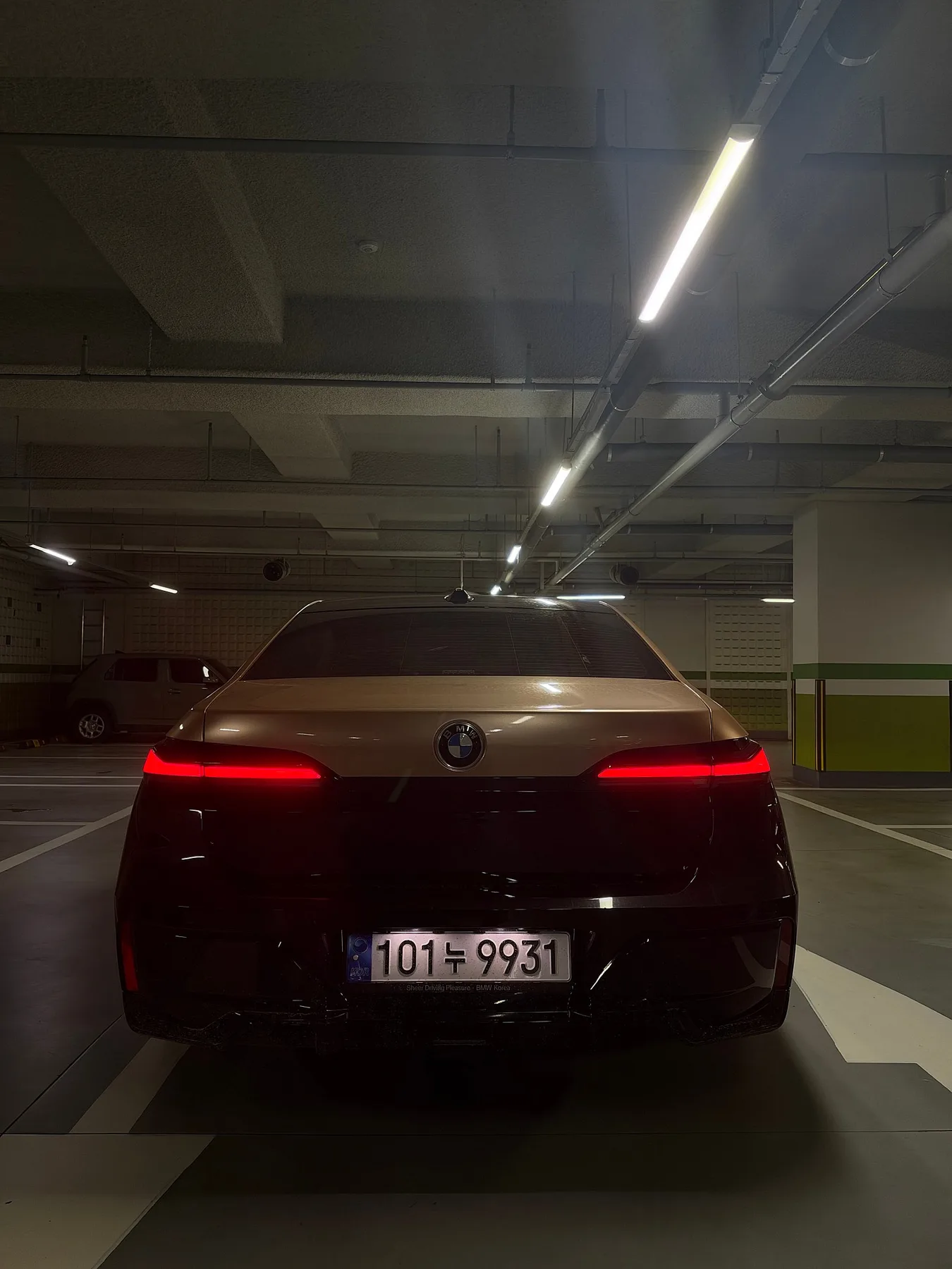 BMW 740i sDrive M Sport 2023 블랙 사진 5