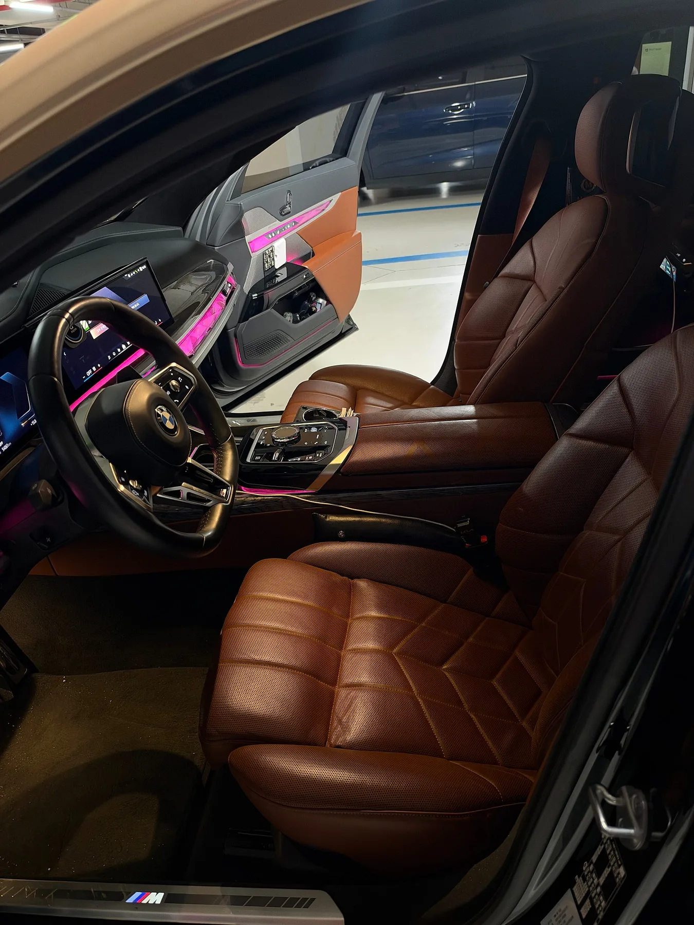 BMW 740i sDrive M Sport 2023 블랙 사진 8