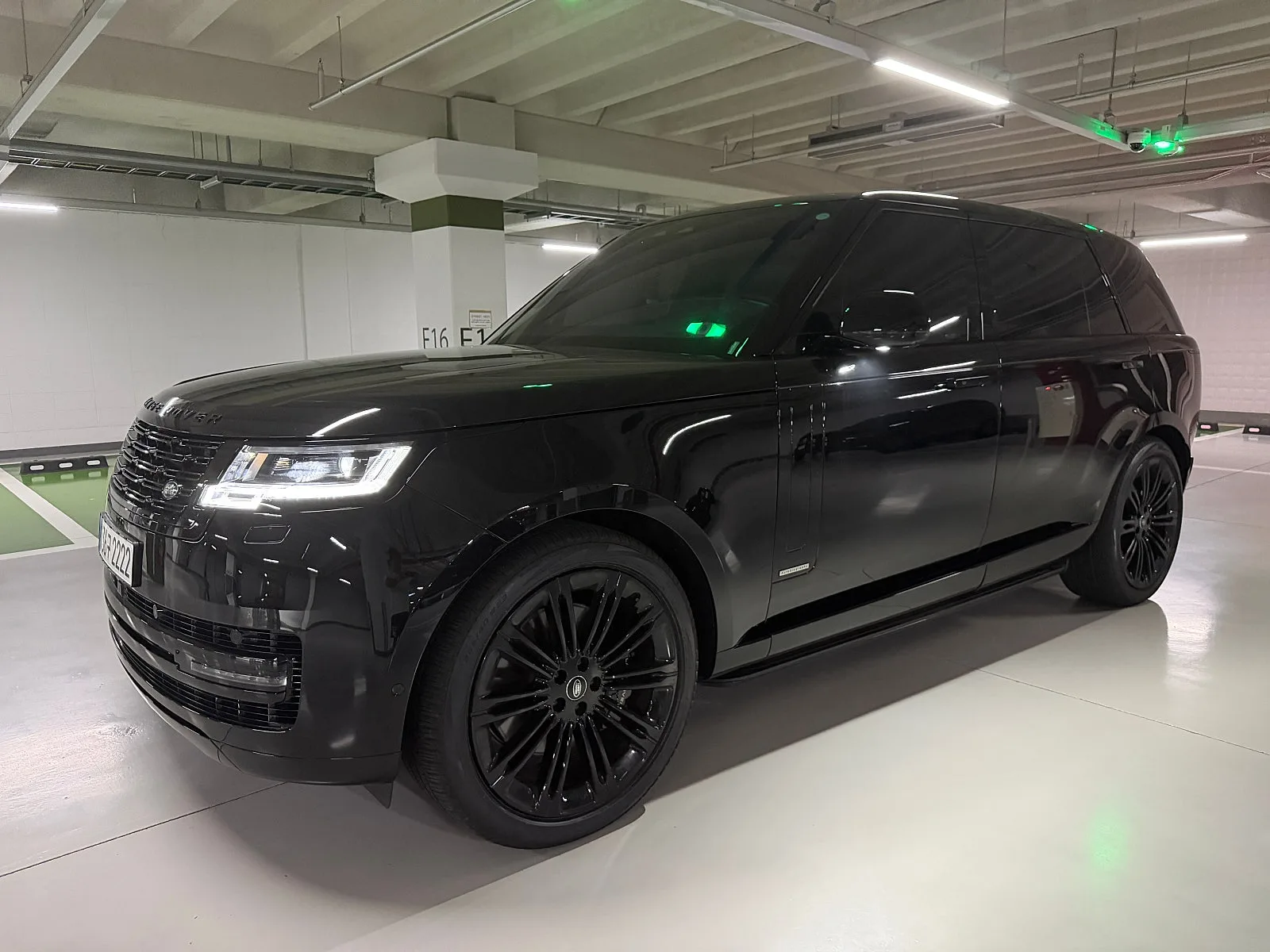 랜드로버 P530LWB 2023 블랙 사진 2