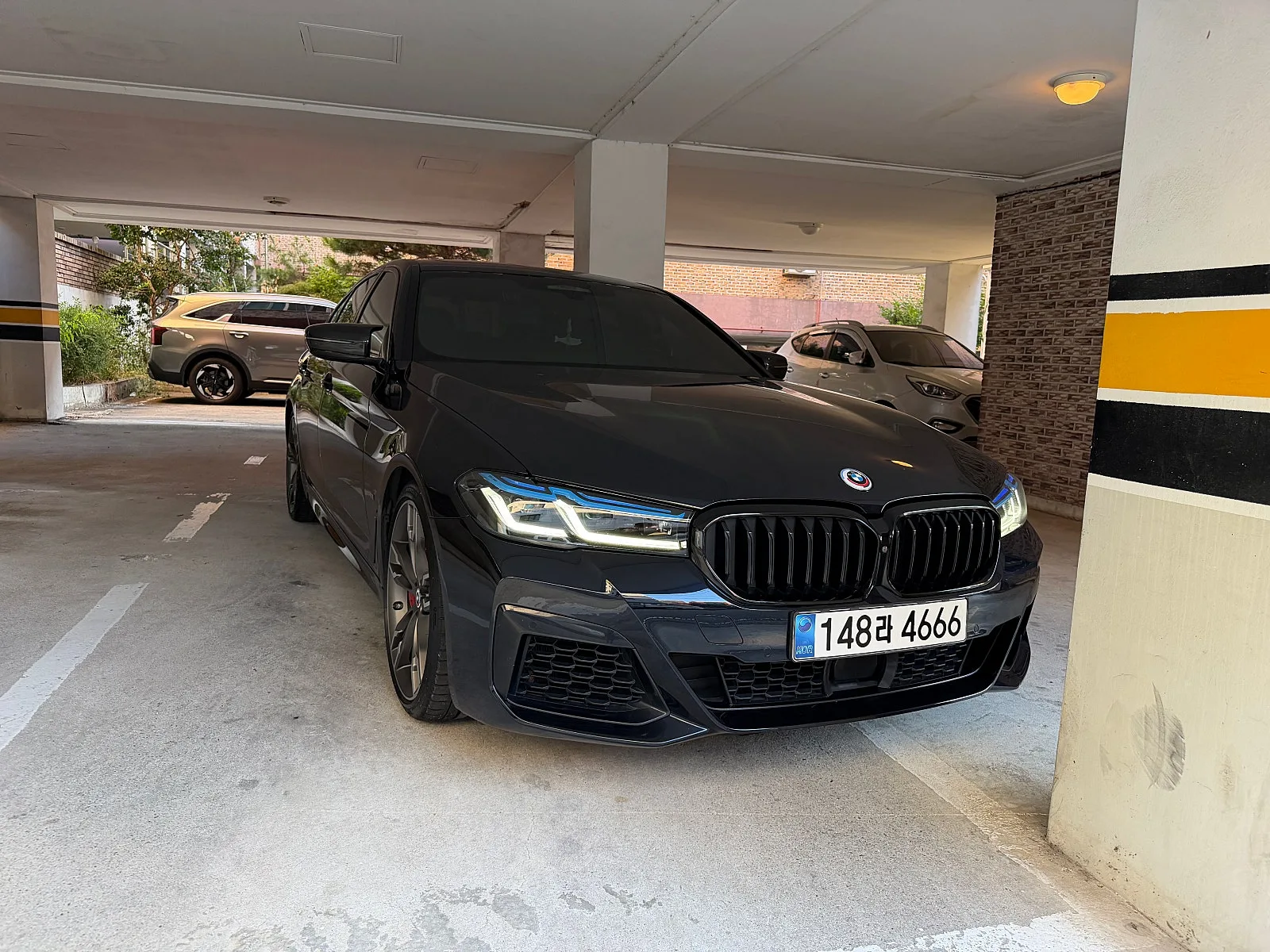 BMW M550i 2023 블랙 사진 1
