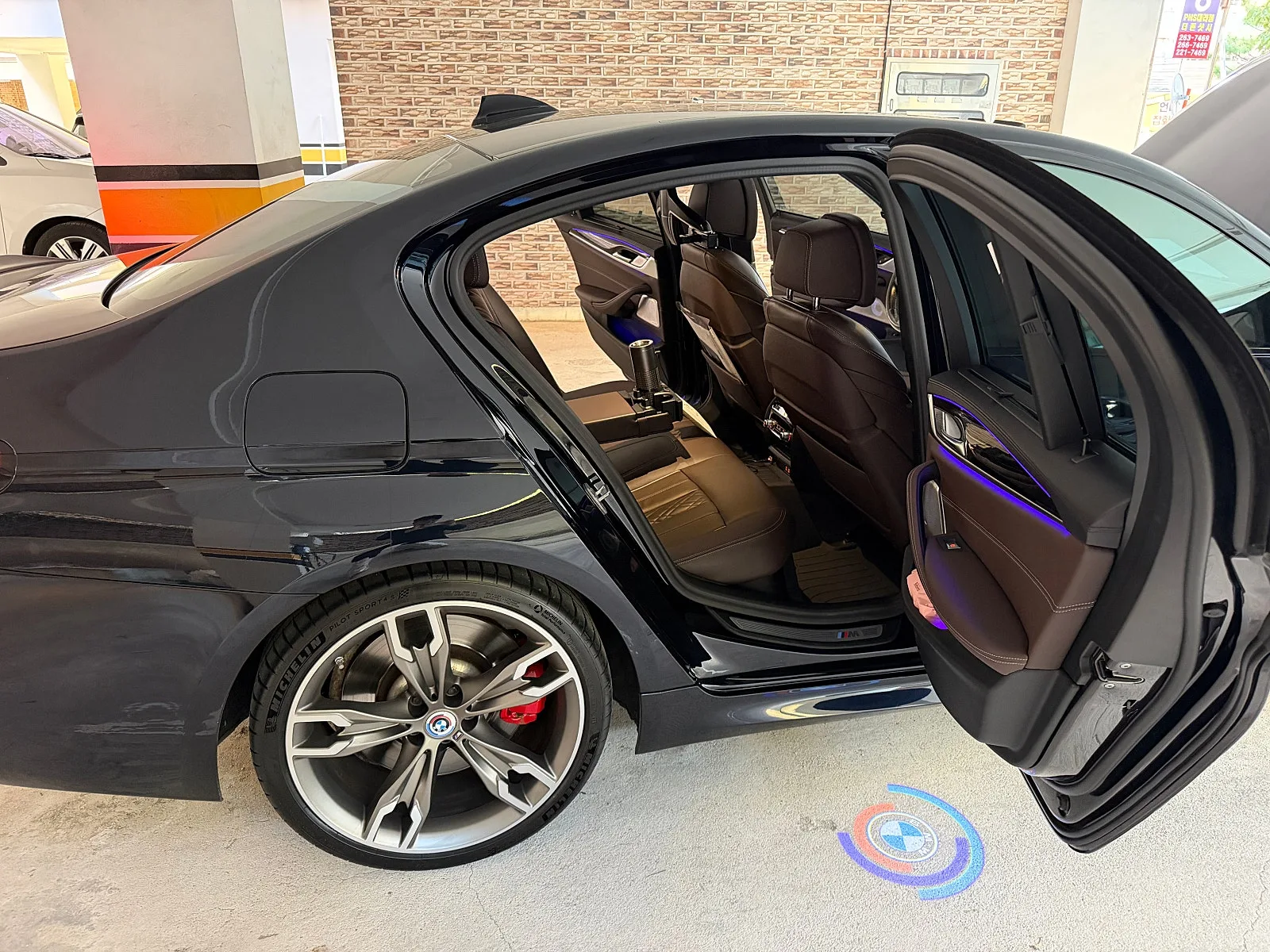 BMW M550i 2023 블랙 사진 4