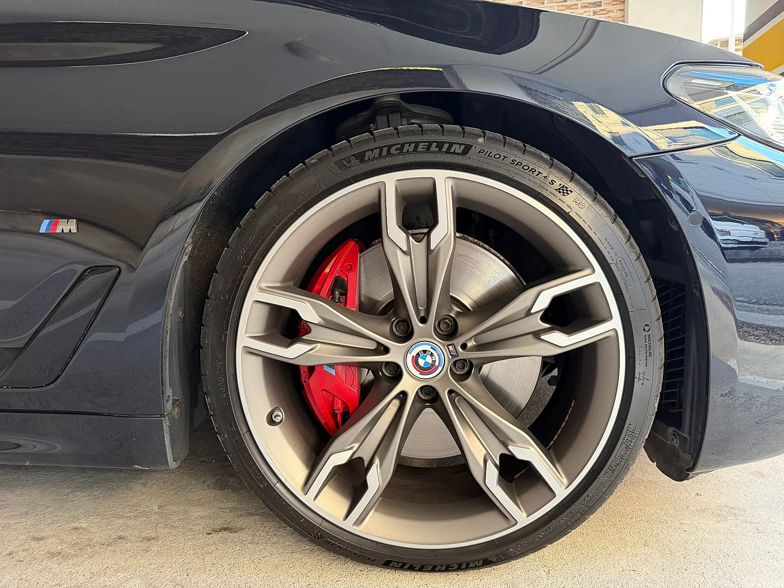 BMW M550i 2023 블랙 사진 6