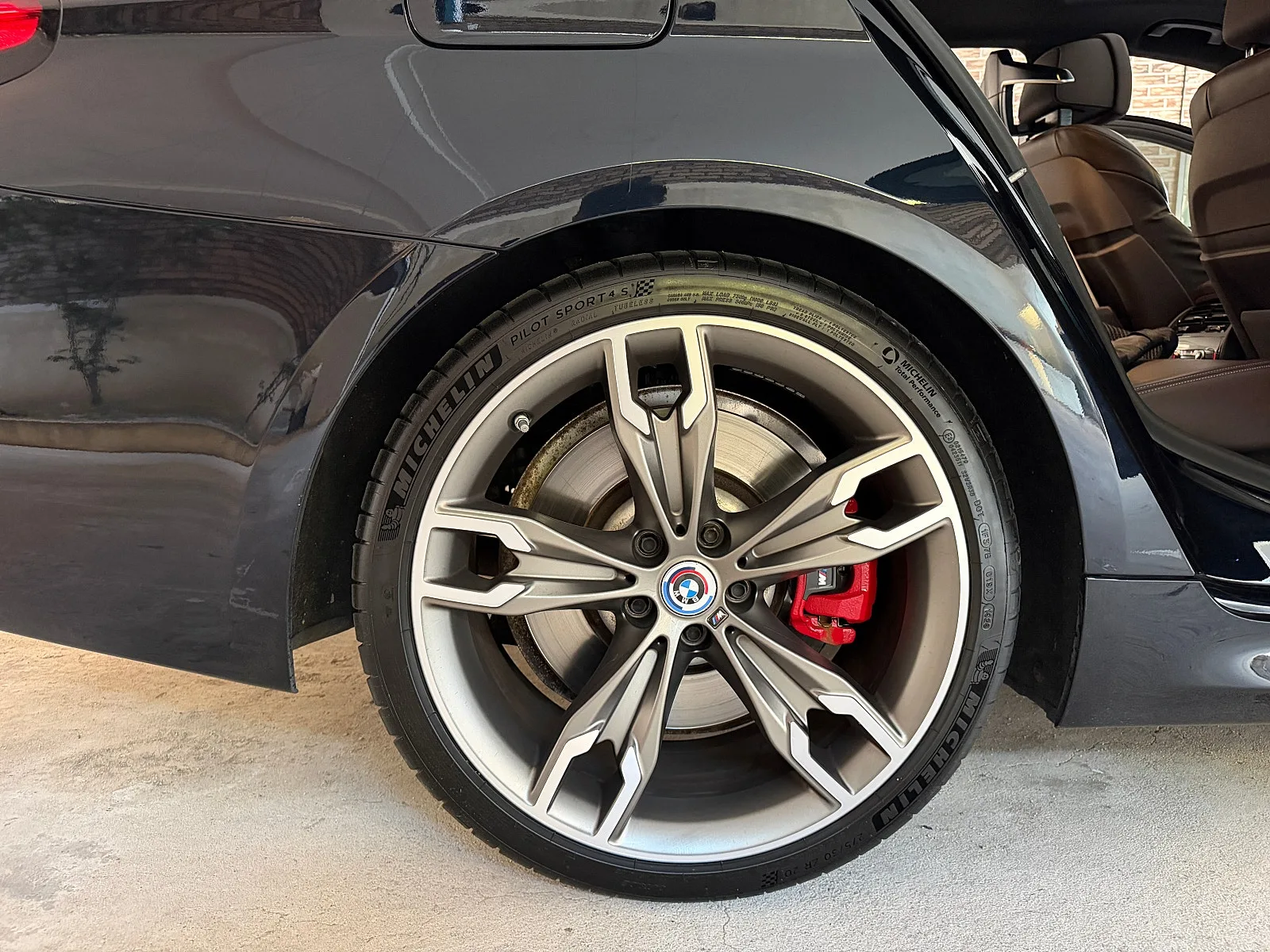 BMW M550i 2023 블랙 사진 8