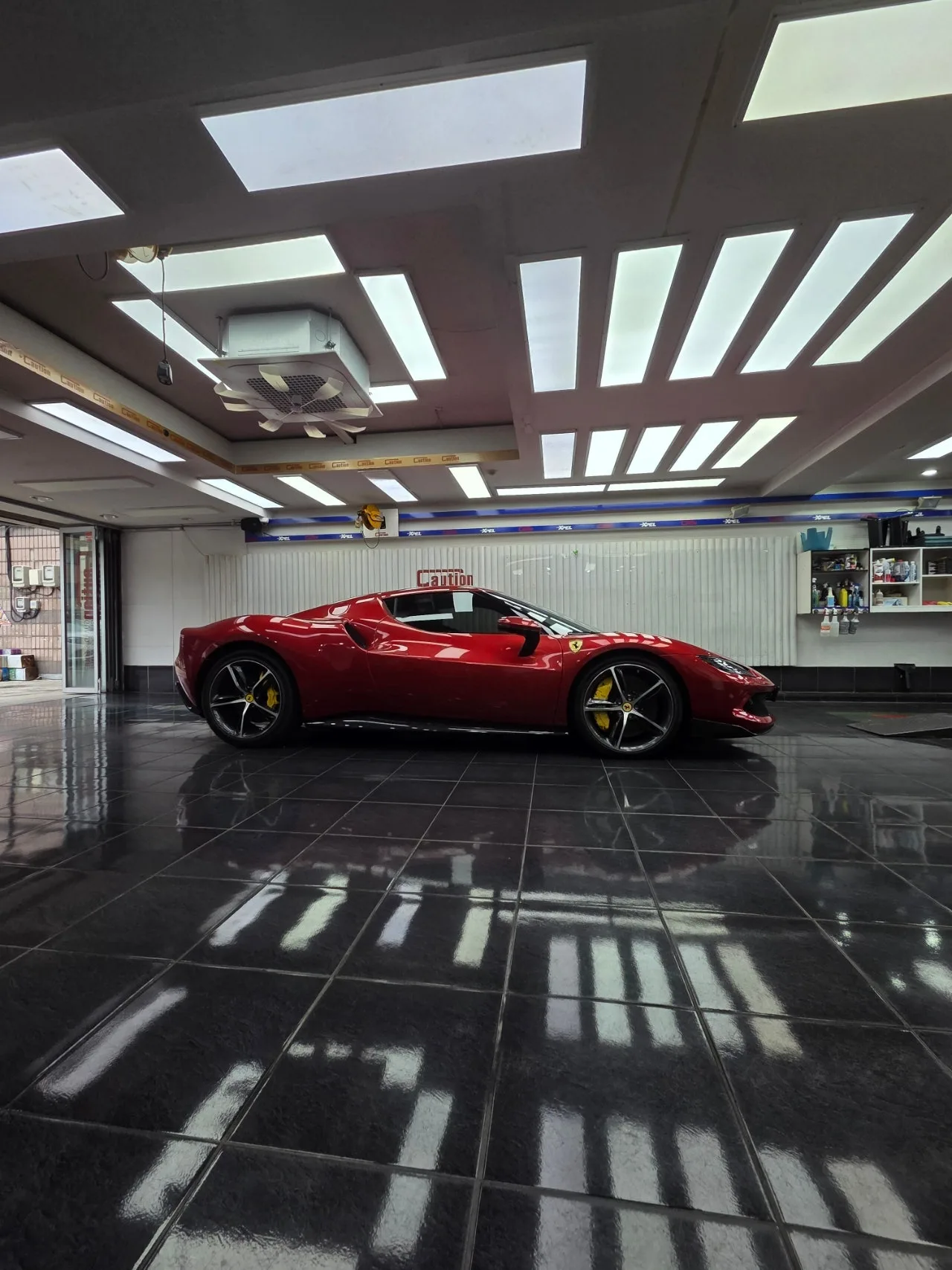 페라리 296GTB 2023 빨강 사진 2