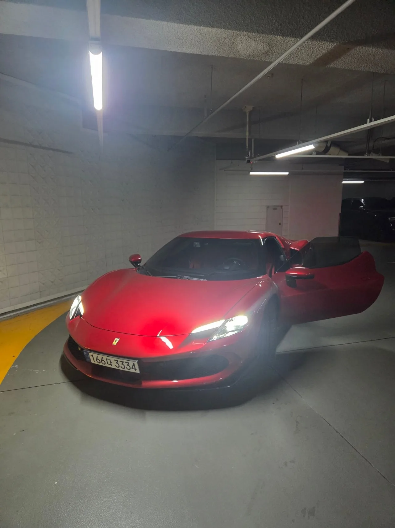 페라리 296GTB 2023 빨강 사진 4