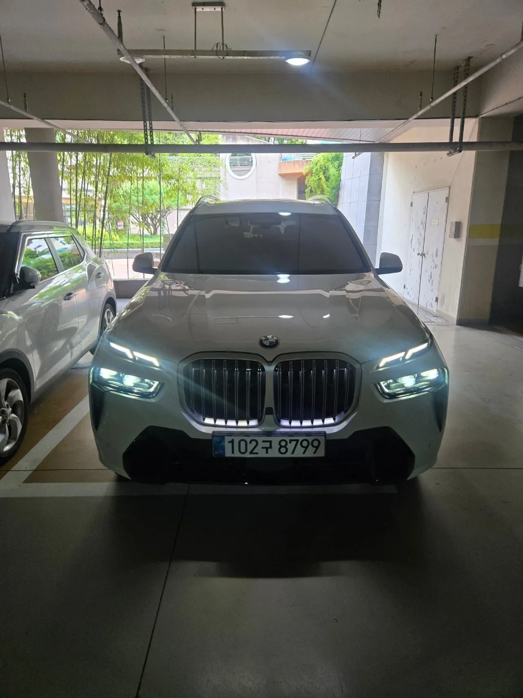 BMW X7 40i MSP 2025 화이트 사진 3