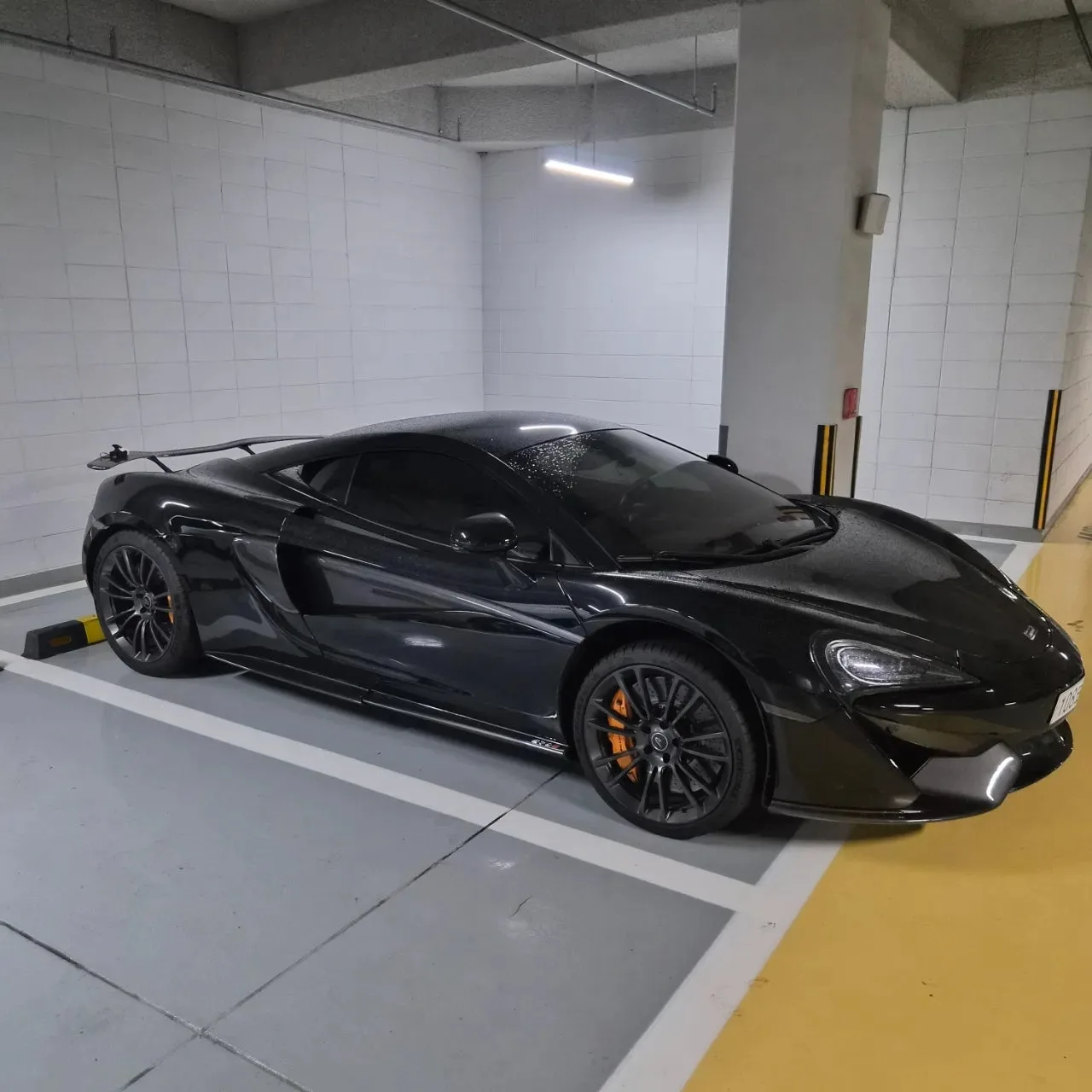 맥라렌 570S 쿠페 2017 블랙 사진 1