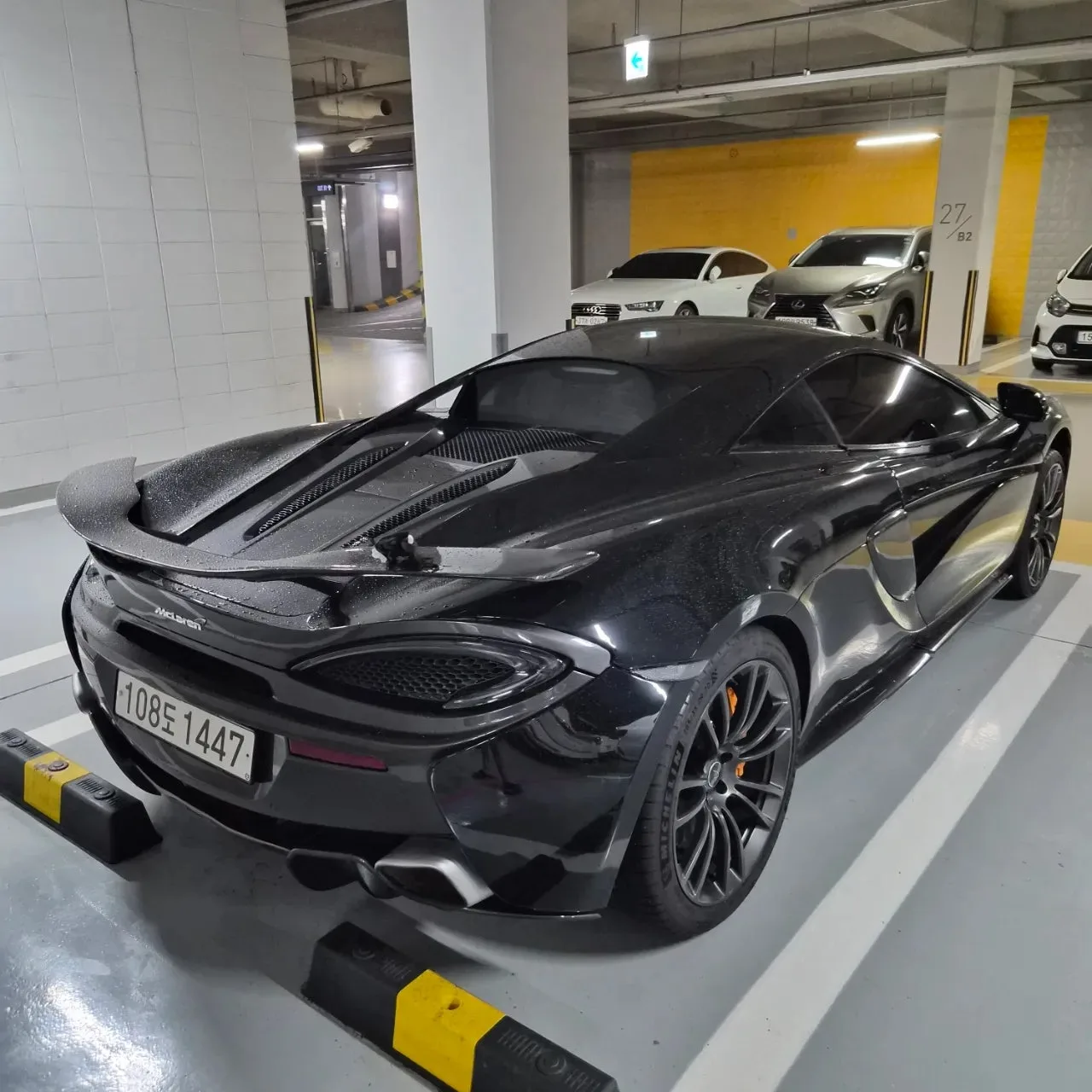맥라렌 570S 쿠페 2017 블랙 사진 2