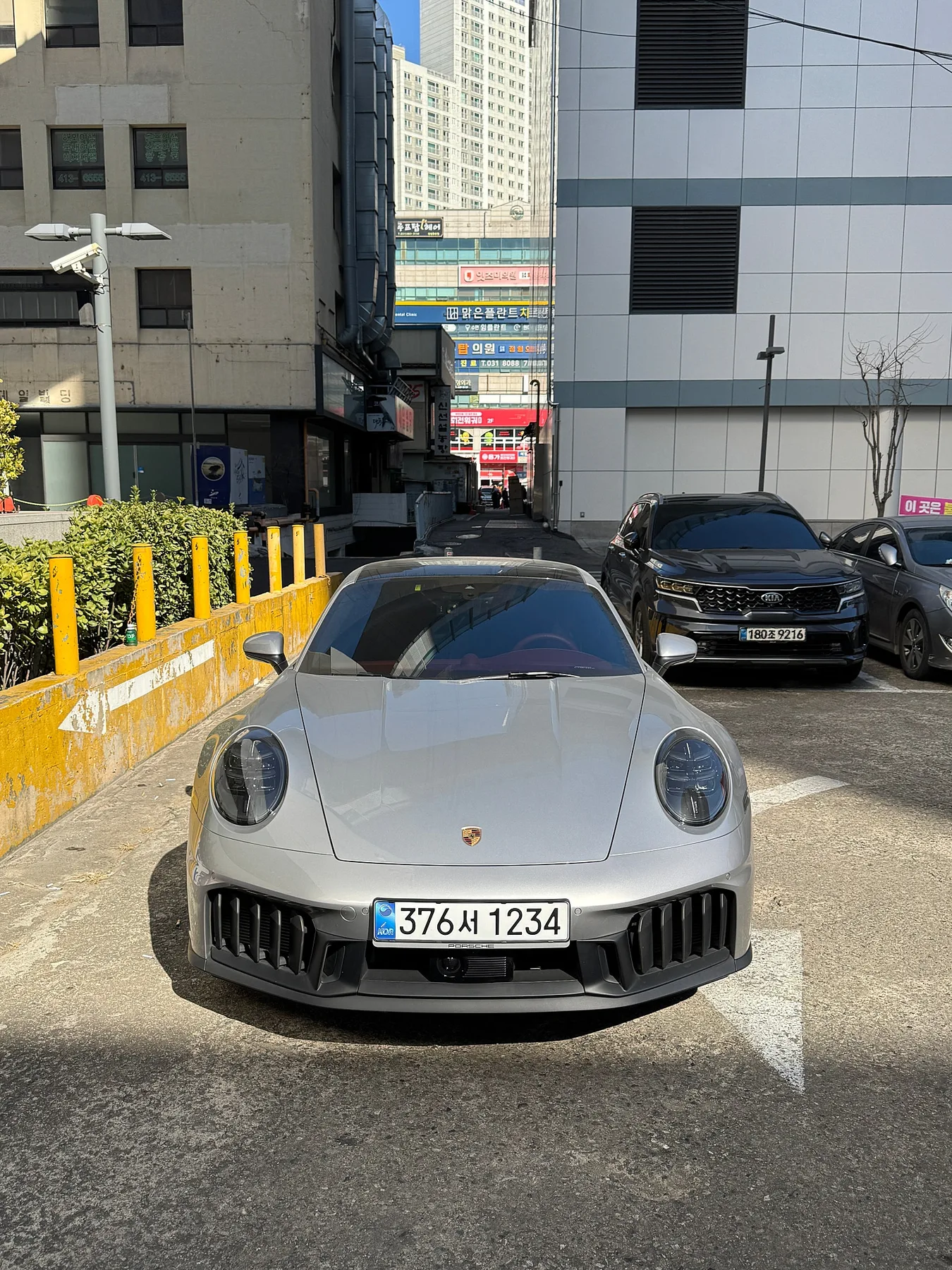 포르쉐 911 Carrera 4 GTS Coupe 2025 실버 사진 1