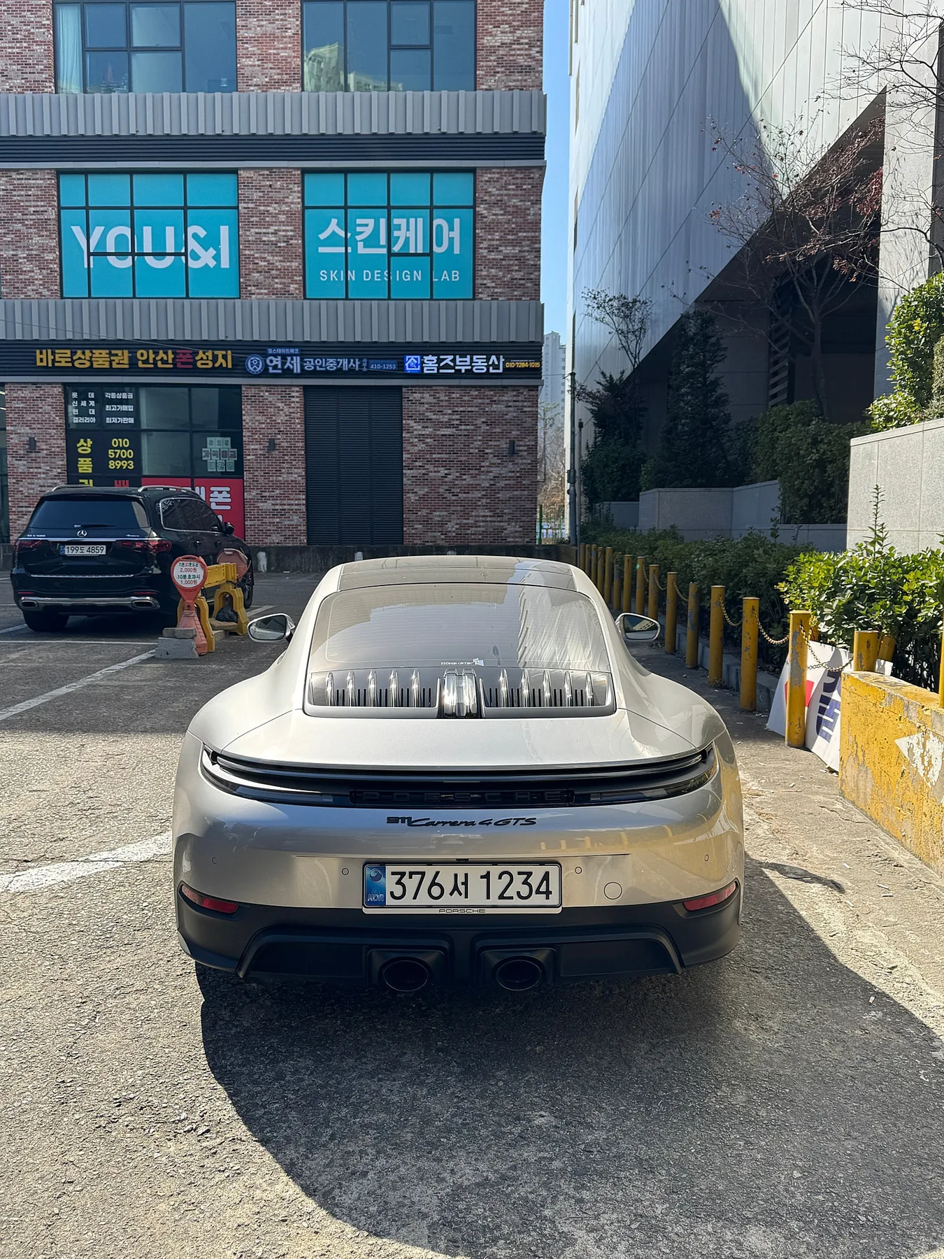 포르쉐 911 Carrera 4 GTS Coupe 2025 실버 사진 2