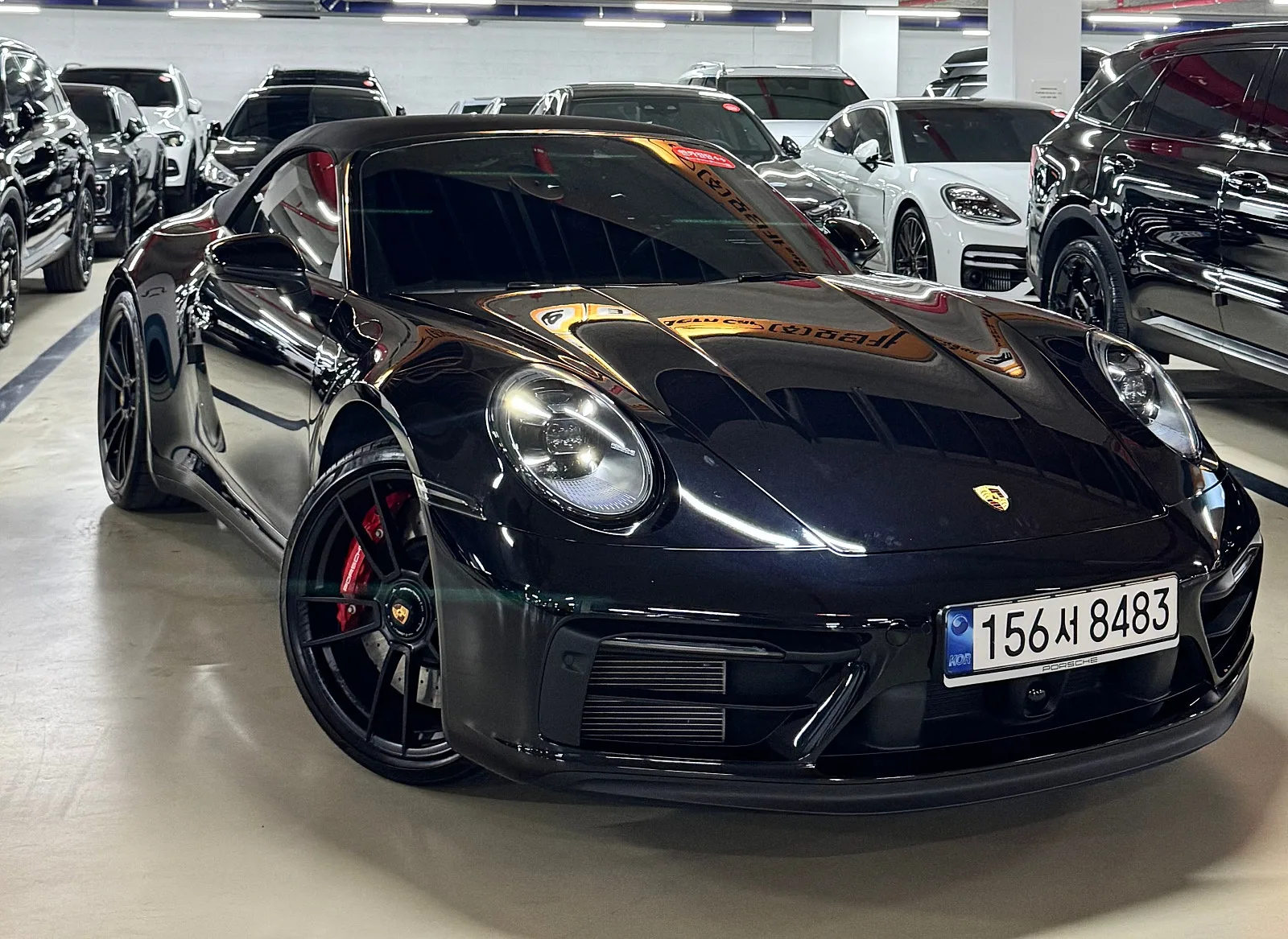 포르쉐 911 카레라4 GTS 카브리올레 2023 검정색 사진 1