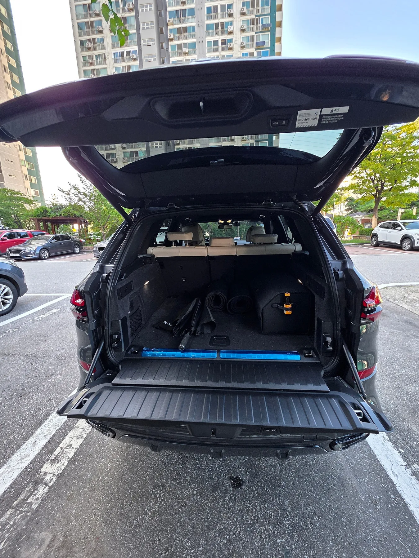 BMW X5 50e 온라인 에디션 2024 청록 사진 2